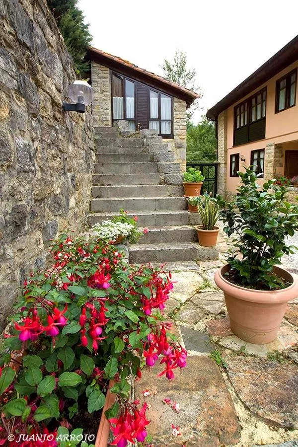 Property building in La Casona de Mestas