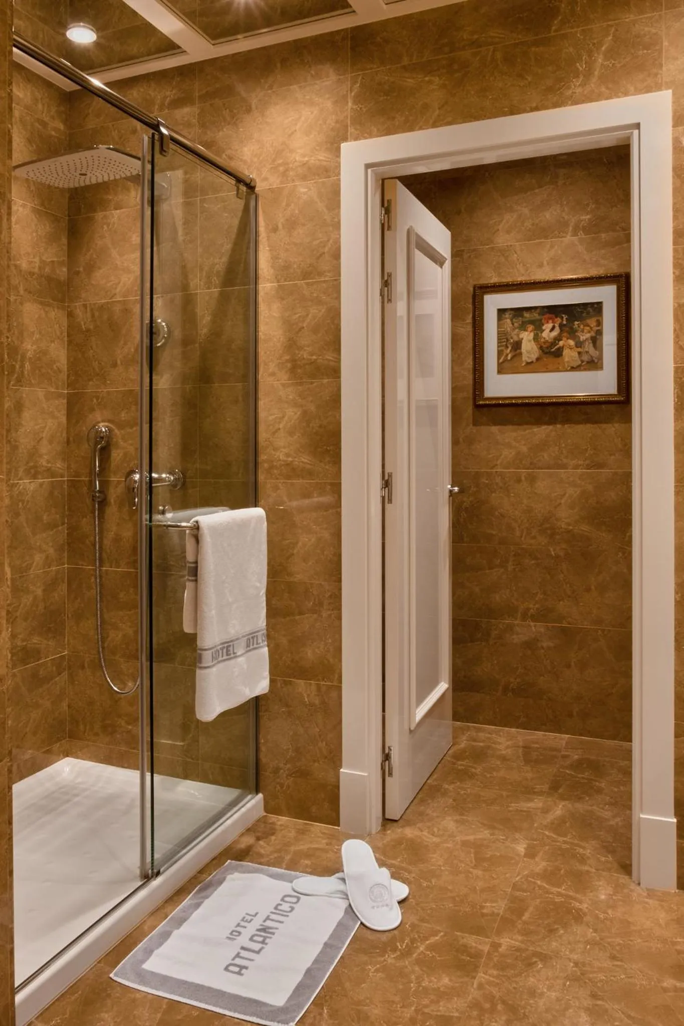 Shower in Hotel Atlántico