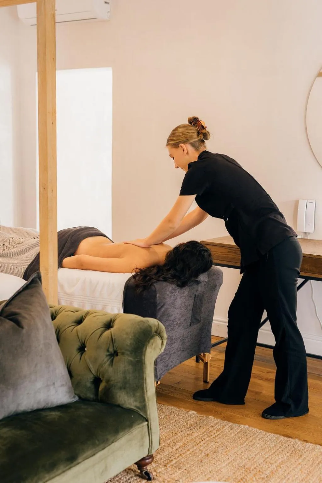 Massage in La Paris Estate