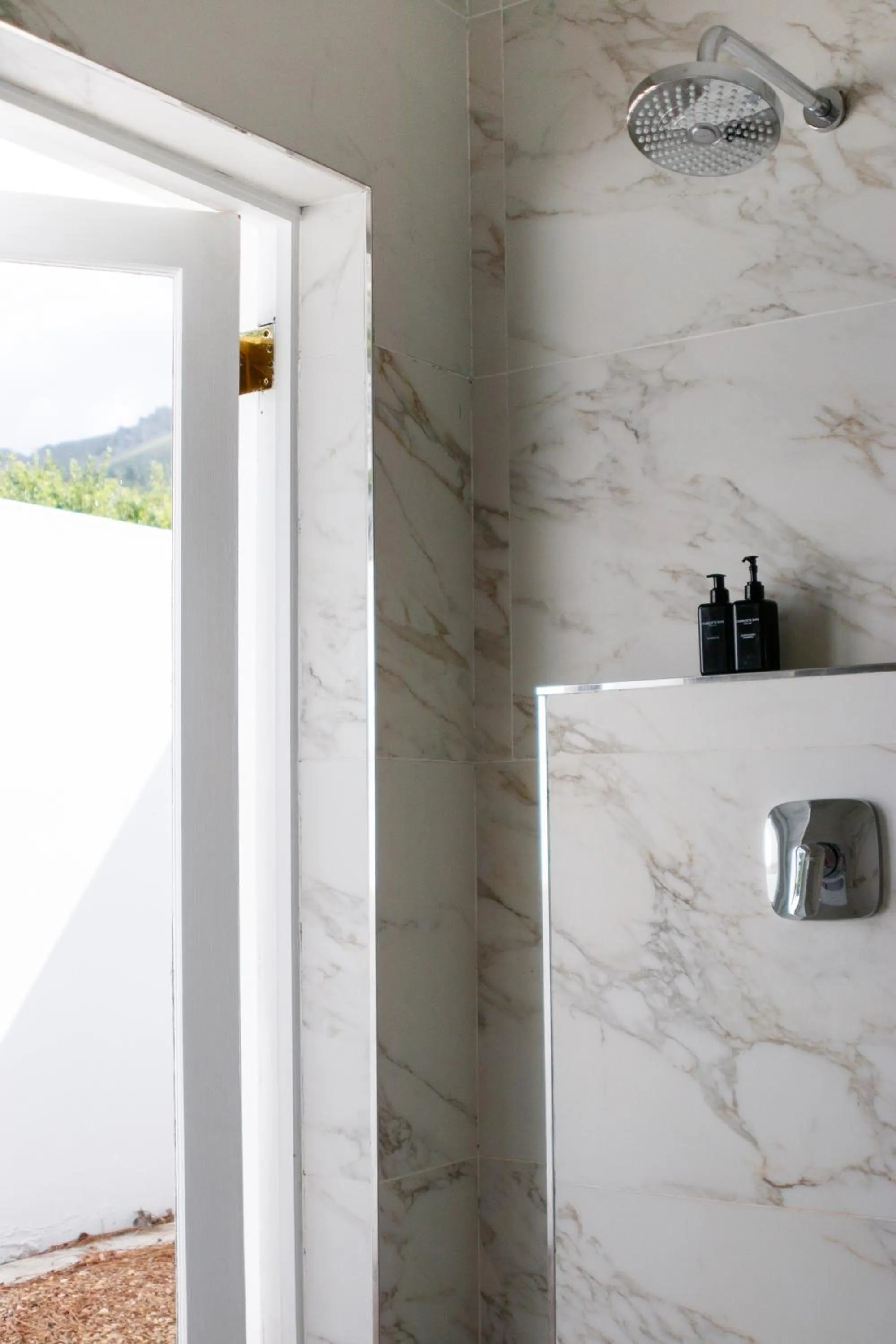 Shower in La Paris Estate