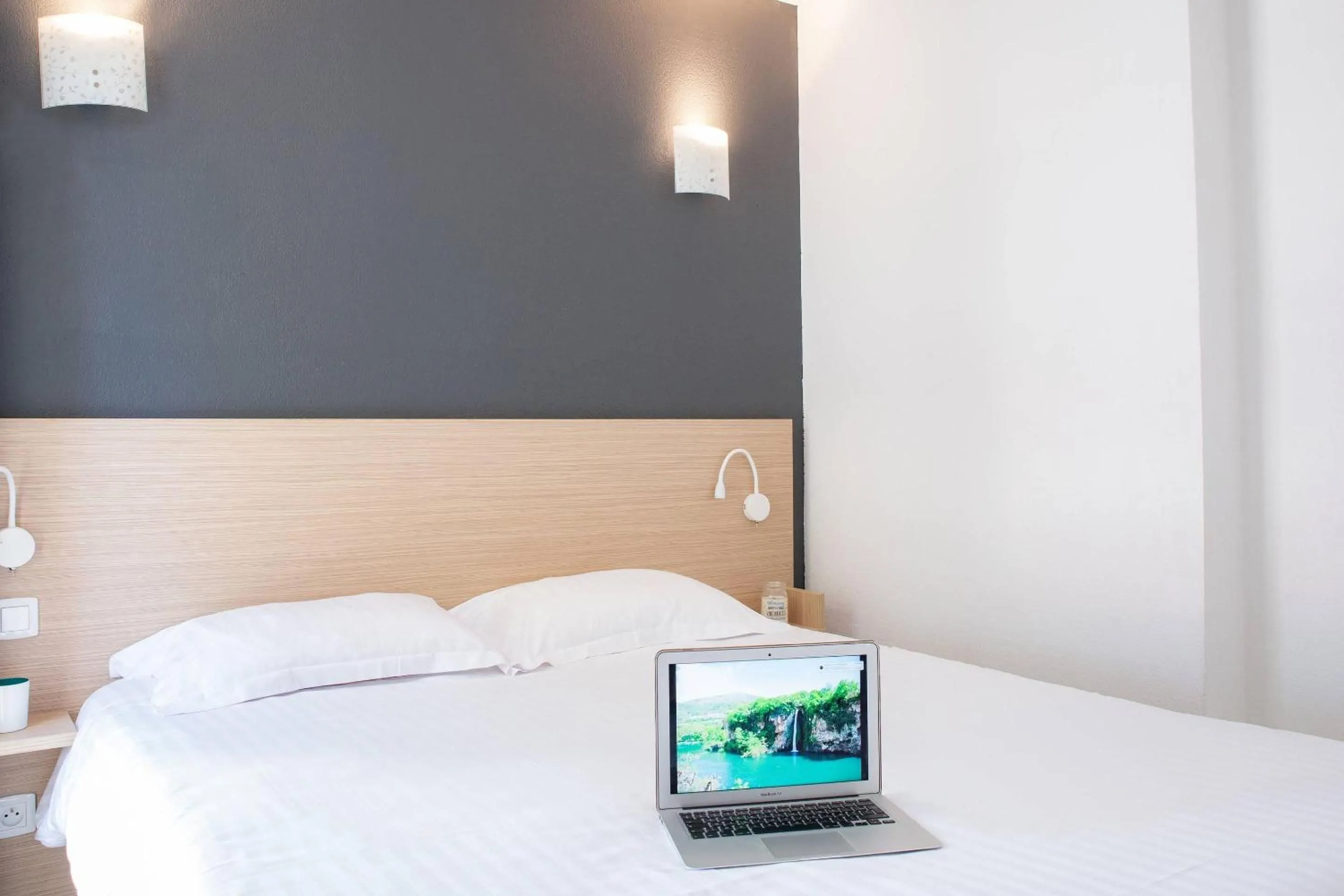 Bedroom, Bed in Comfort Aparthotel Frejus La Tour de Mare