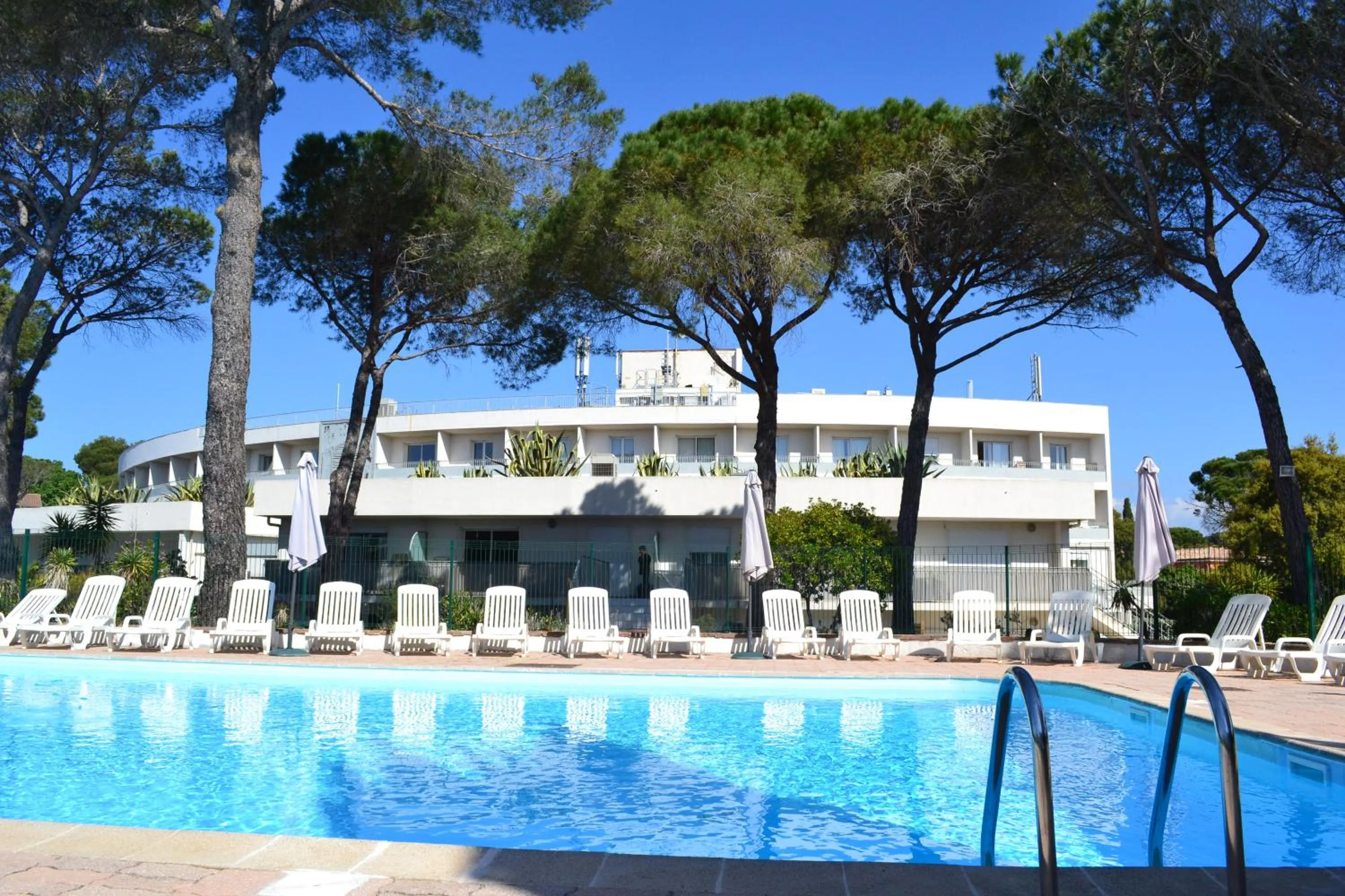 Swimming pool in Comfort Aparthotel Frejus La Tour de Mare