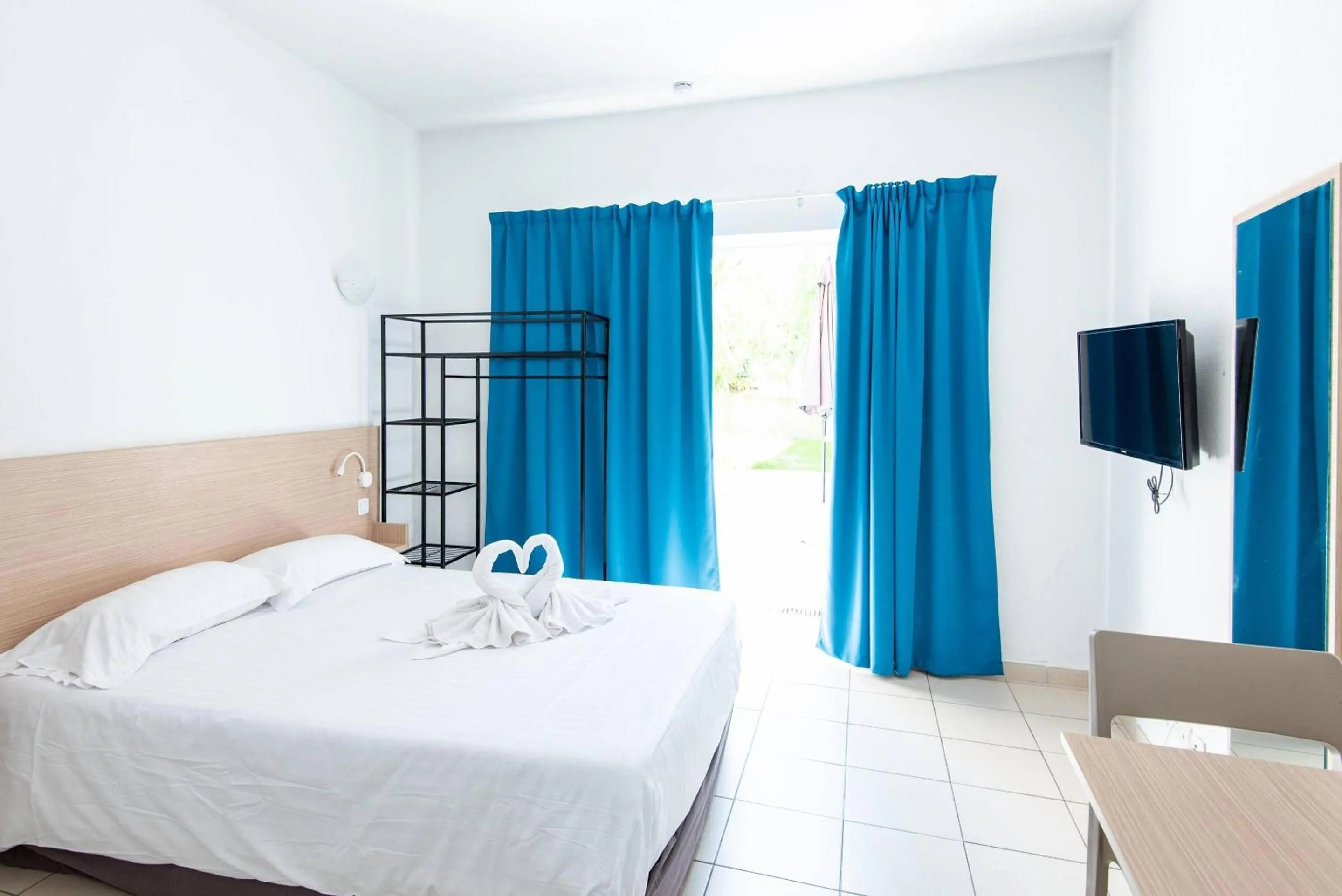 Bedroom, Bed in Comfort Aparthotel Frejus La Tour de Mare