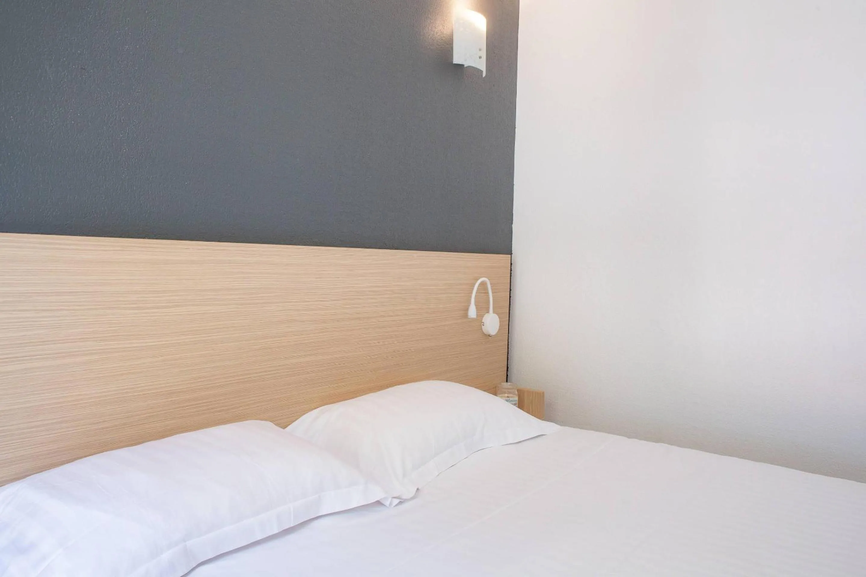 Bedroom, Bed in Comfort Aparthotel Frejus La Tour de Mare