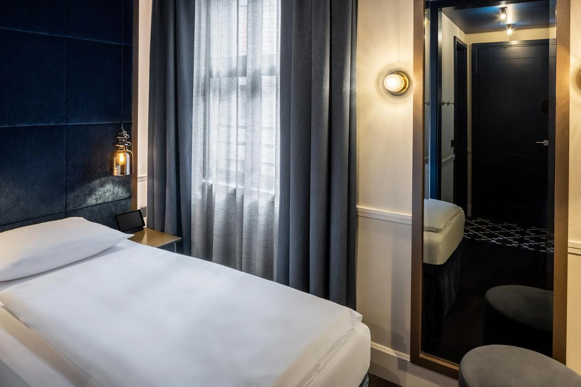 Bed in Hotel AMO by AMANO Friedrichstraße