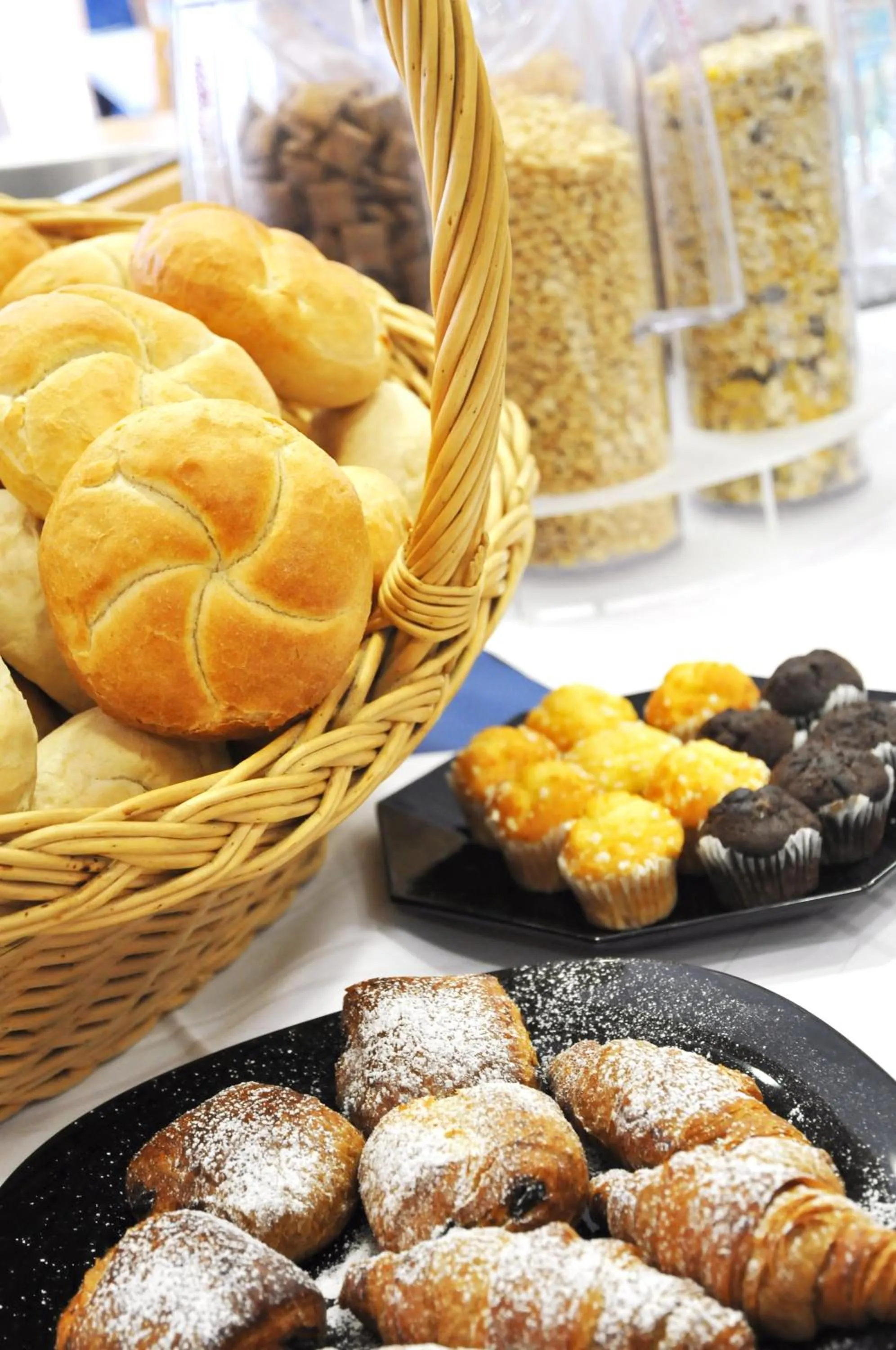 Buffet breakfast in Miratel