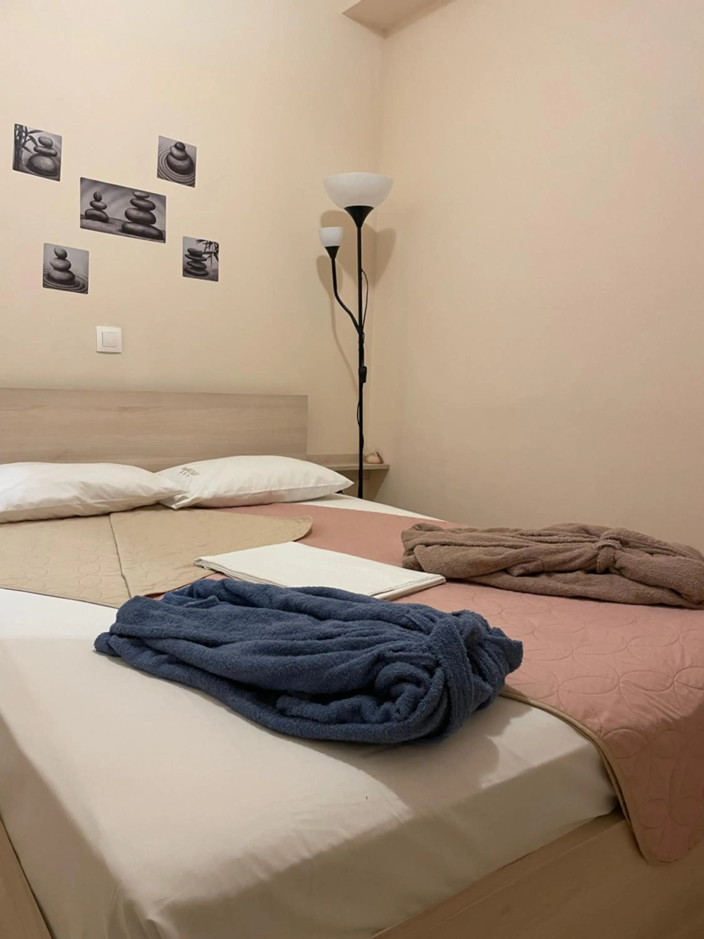 Bedroom, Bed in G&M Luxury Studios