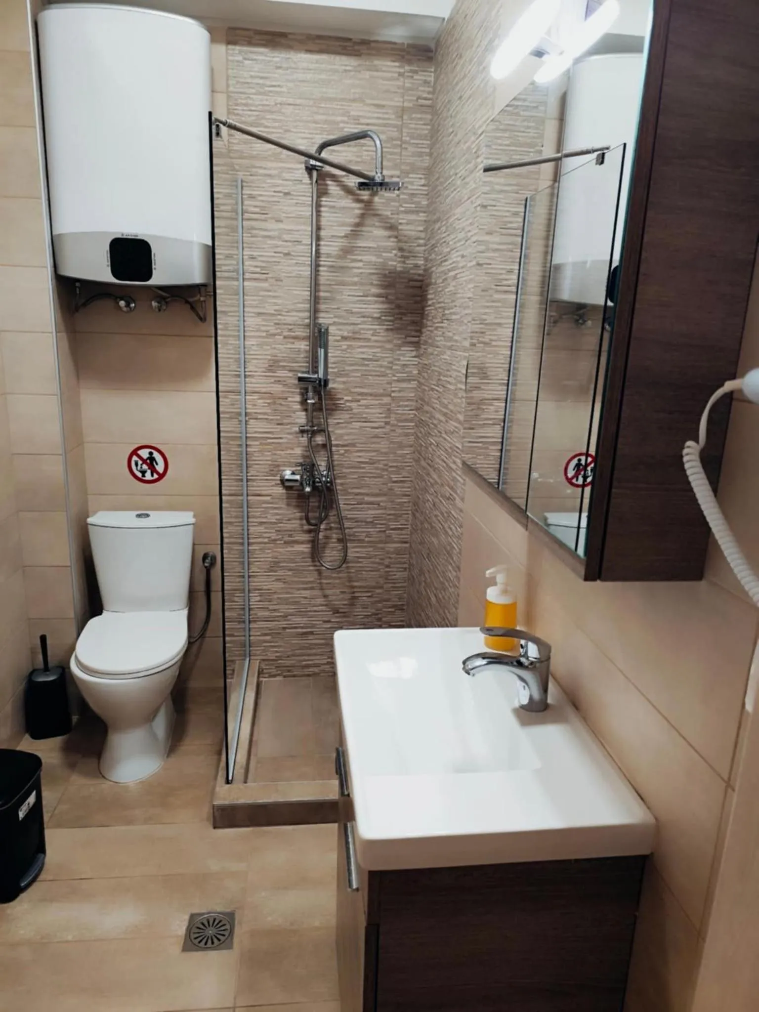 Toilet in G&M Luxury Studios