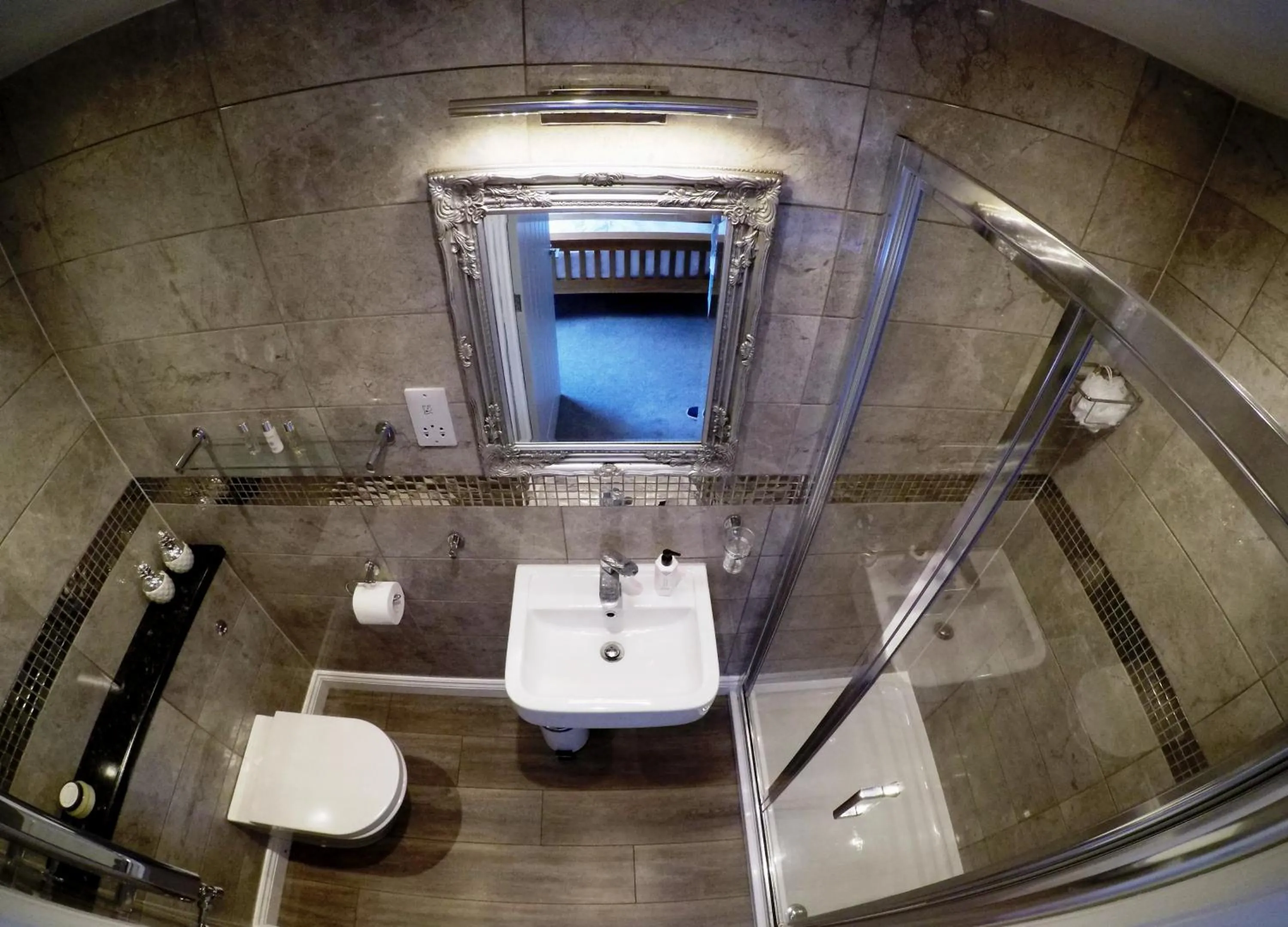 Shower in The Vine B & B