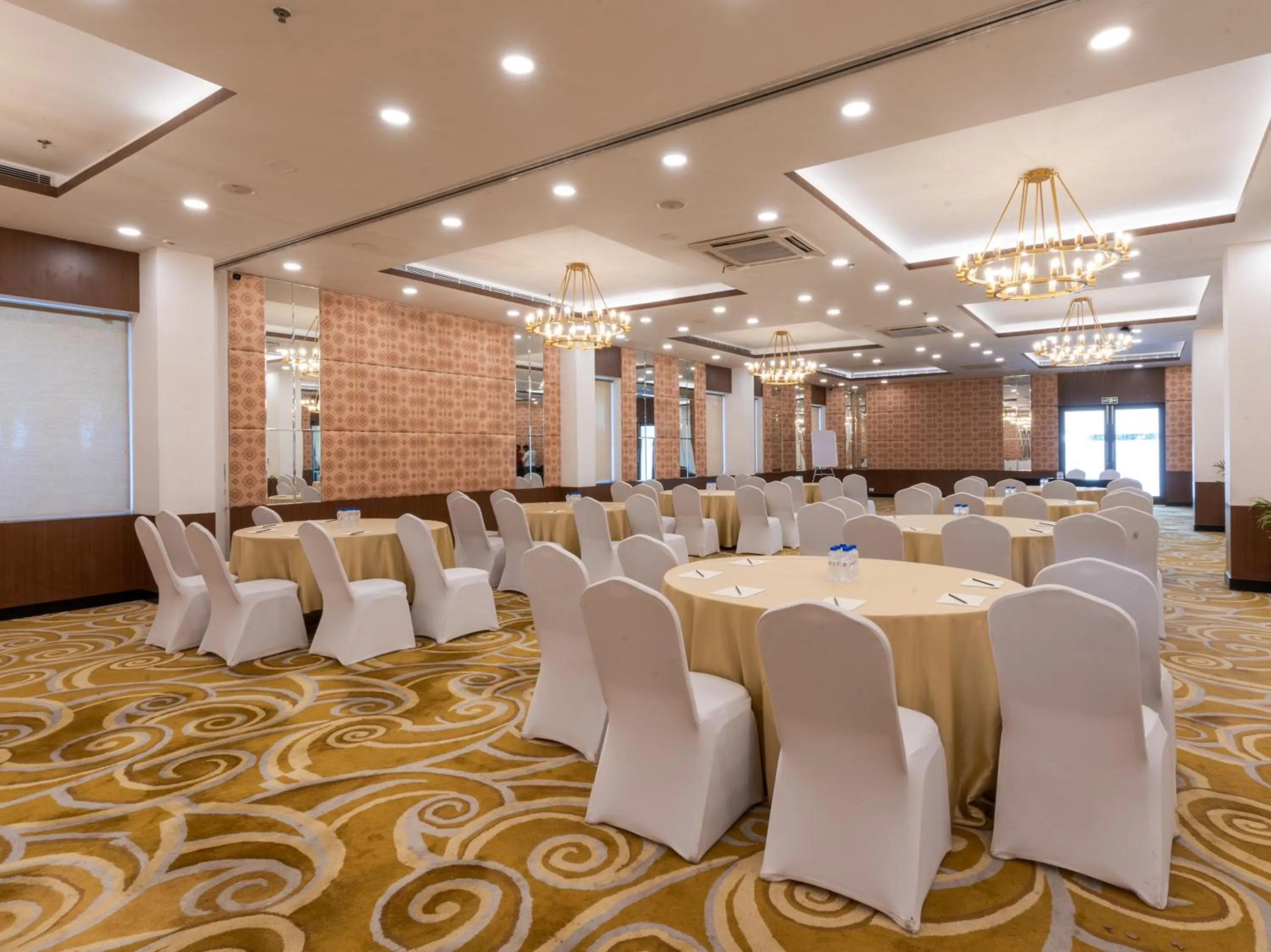 Banquet/Function facilities in Sunday Hotel Chandigarh Zirakpur