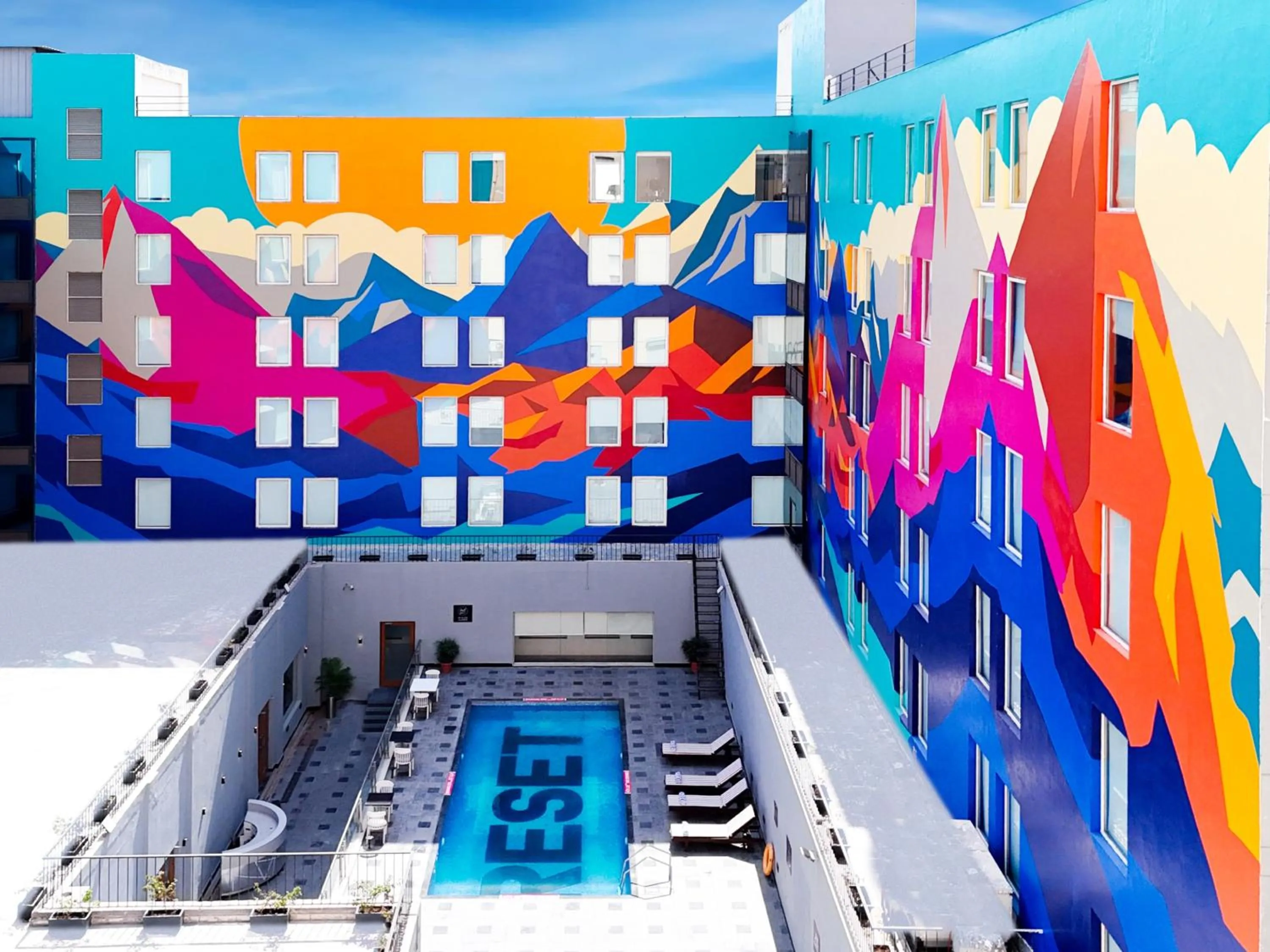 Facade/entrance in Sunday Hotel Chandigarh Zirakpur