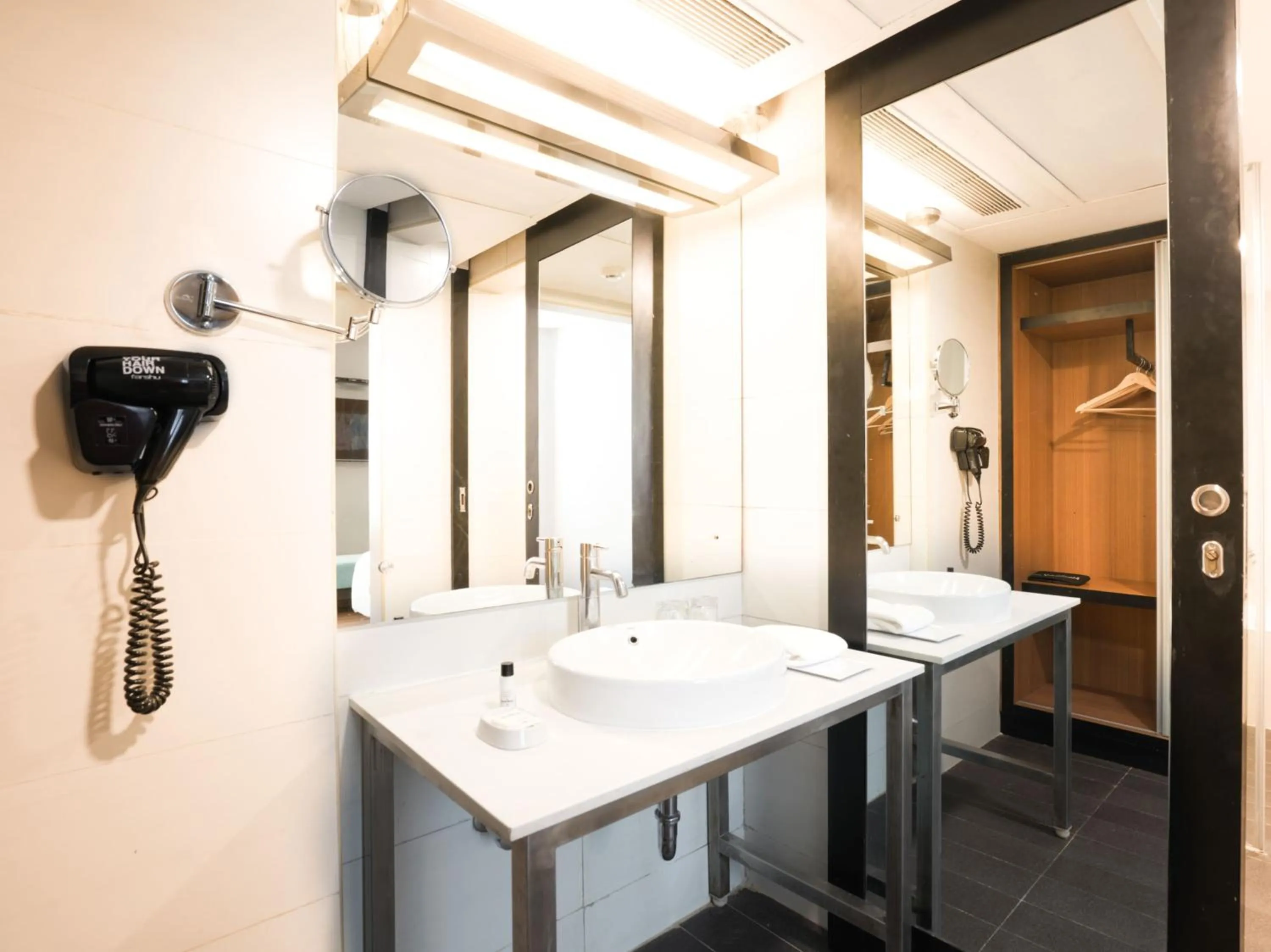 Bathroom in Sunday Hotel Chandigarh Zirakpur