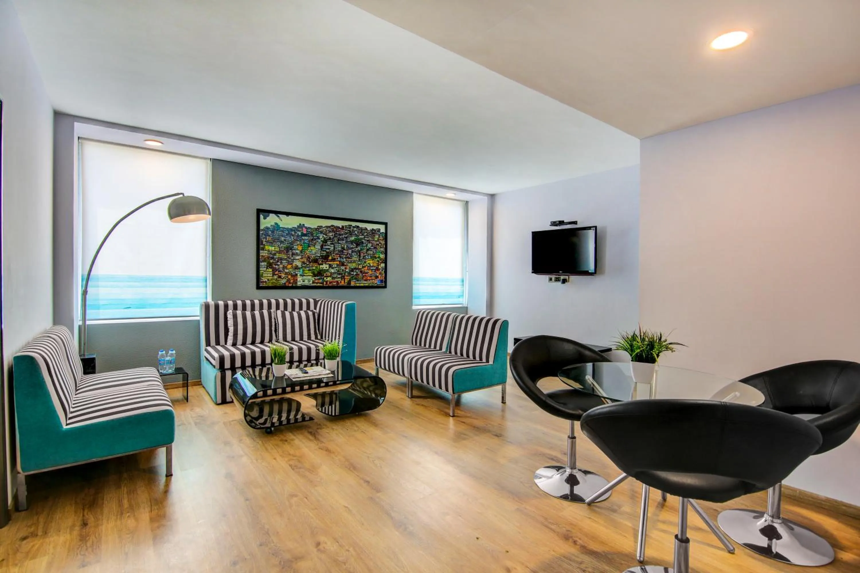 Communal lounge/ TV room in Sunday Hotel Chandigarh Zirakpur