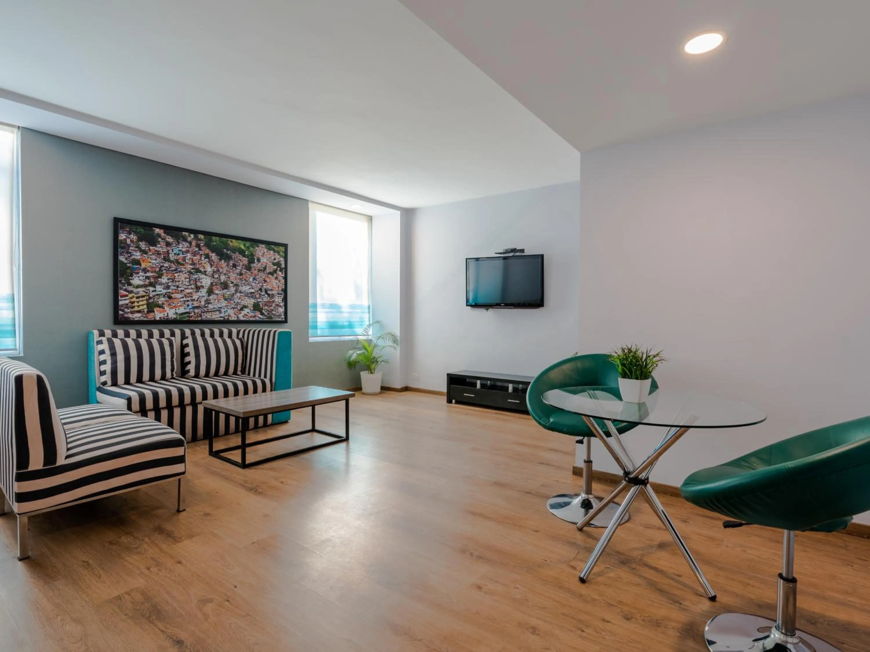 TV and multimedia in Sunday Hotel Chandigarh Zirakpur