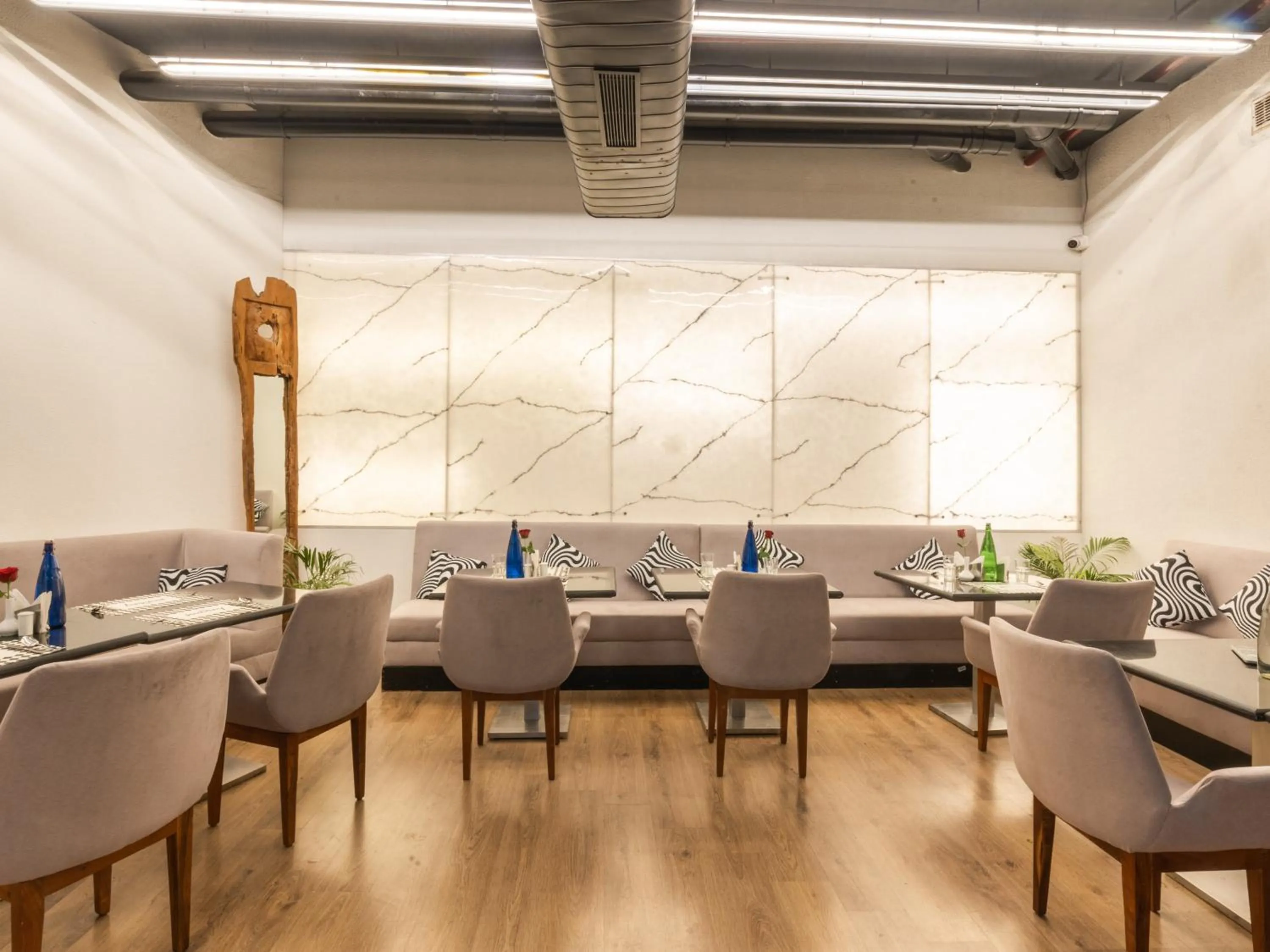 Restaurant/places to eat in Sunday Hotel Chandigarh Zirakpur