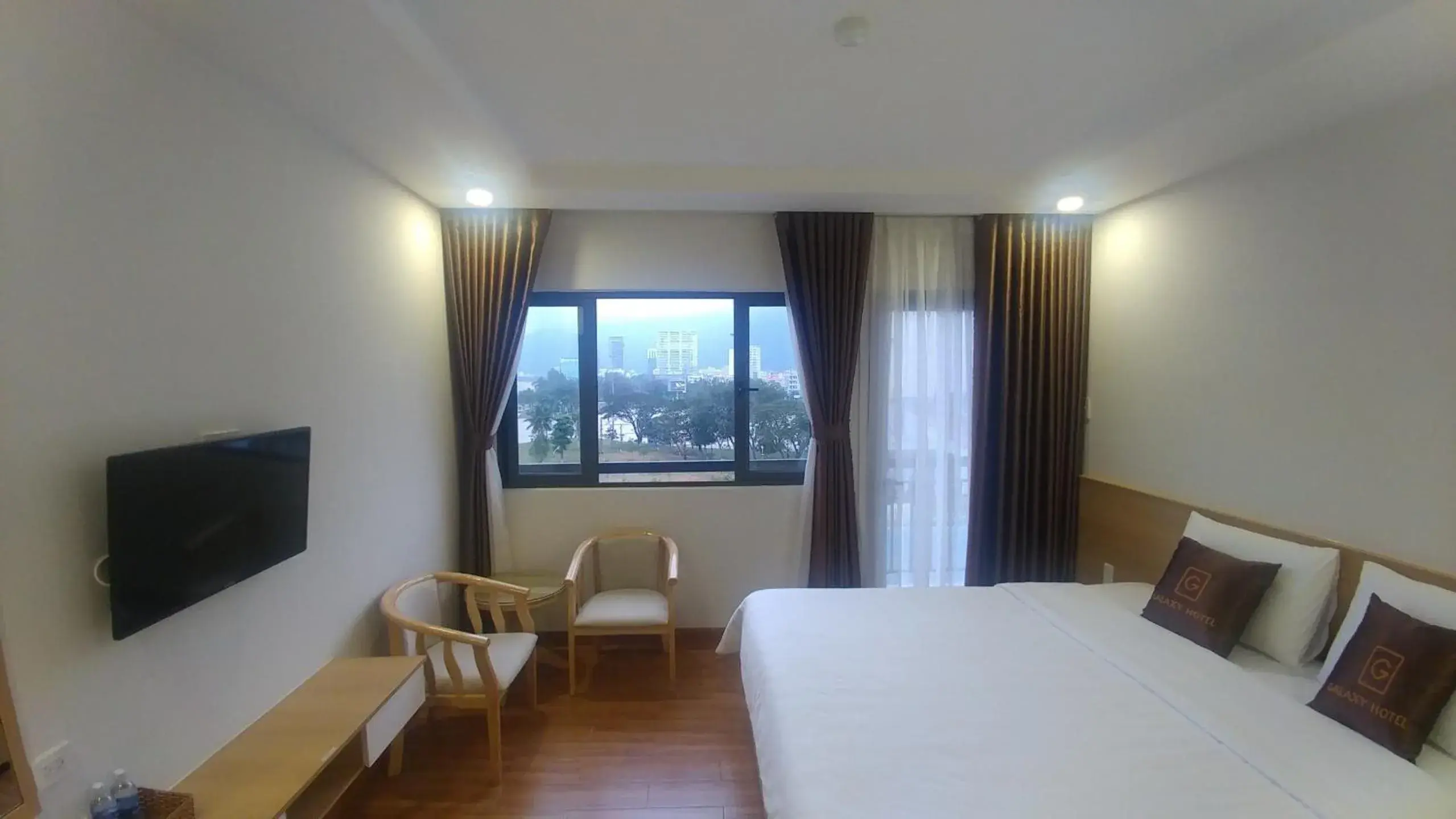 Deluxe King Room in Galaxy Hotel Deluxe King Room in Galaxy Hotel