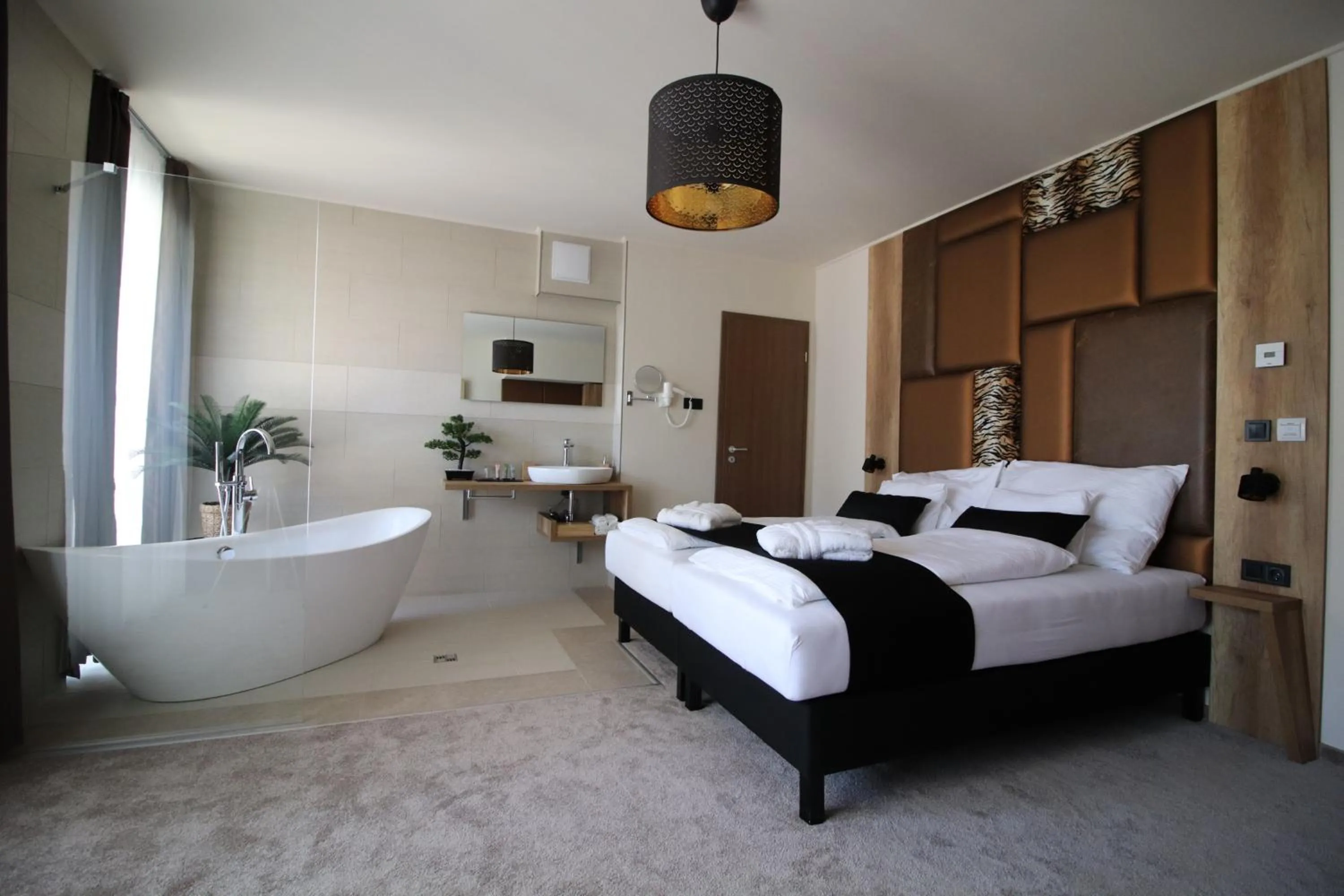 Photo of the whole room, Bed in Baobab Suites