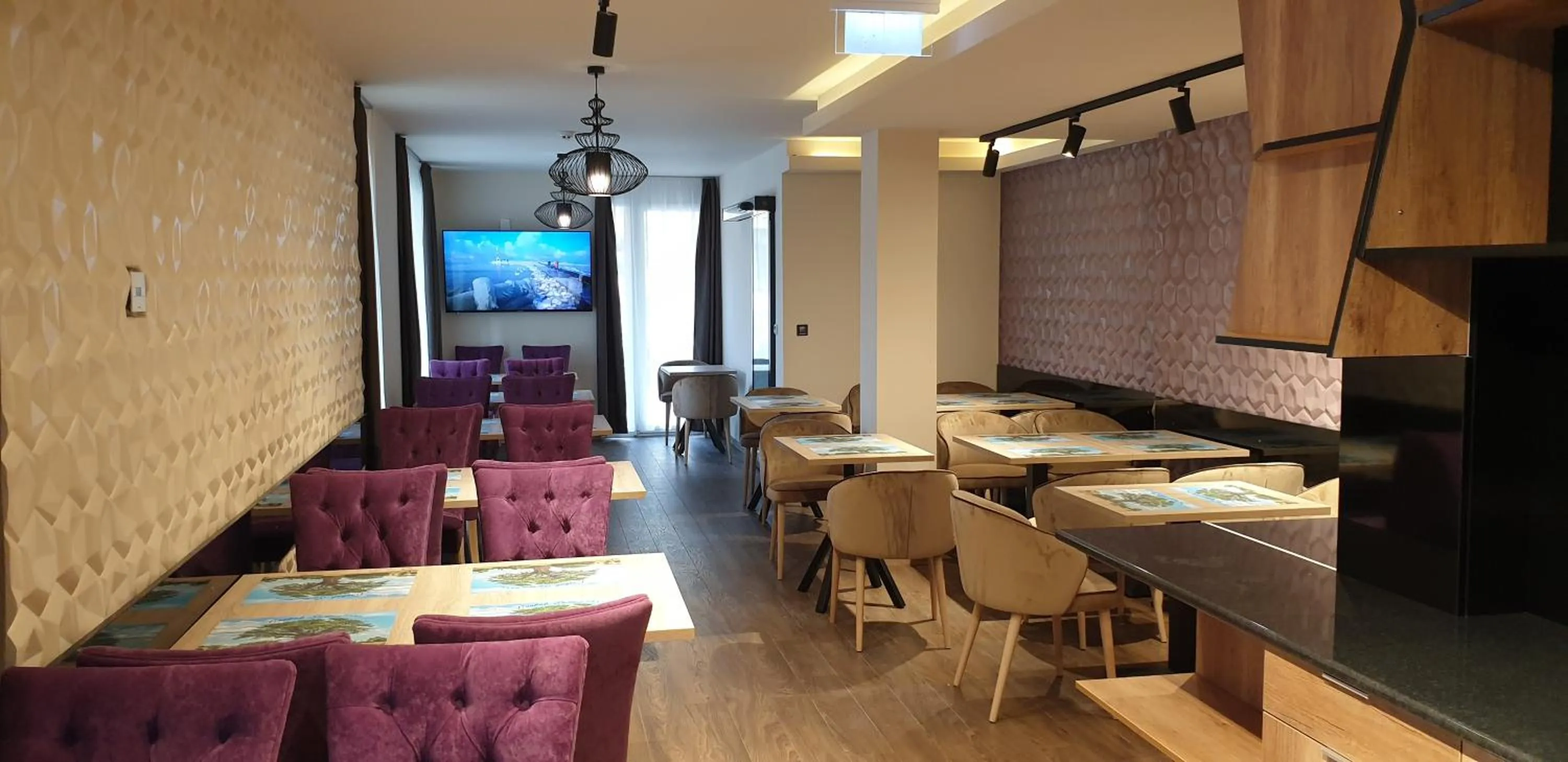 Restaurant/places to eat in Baobab Suites