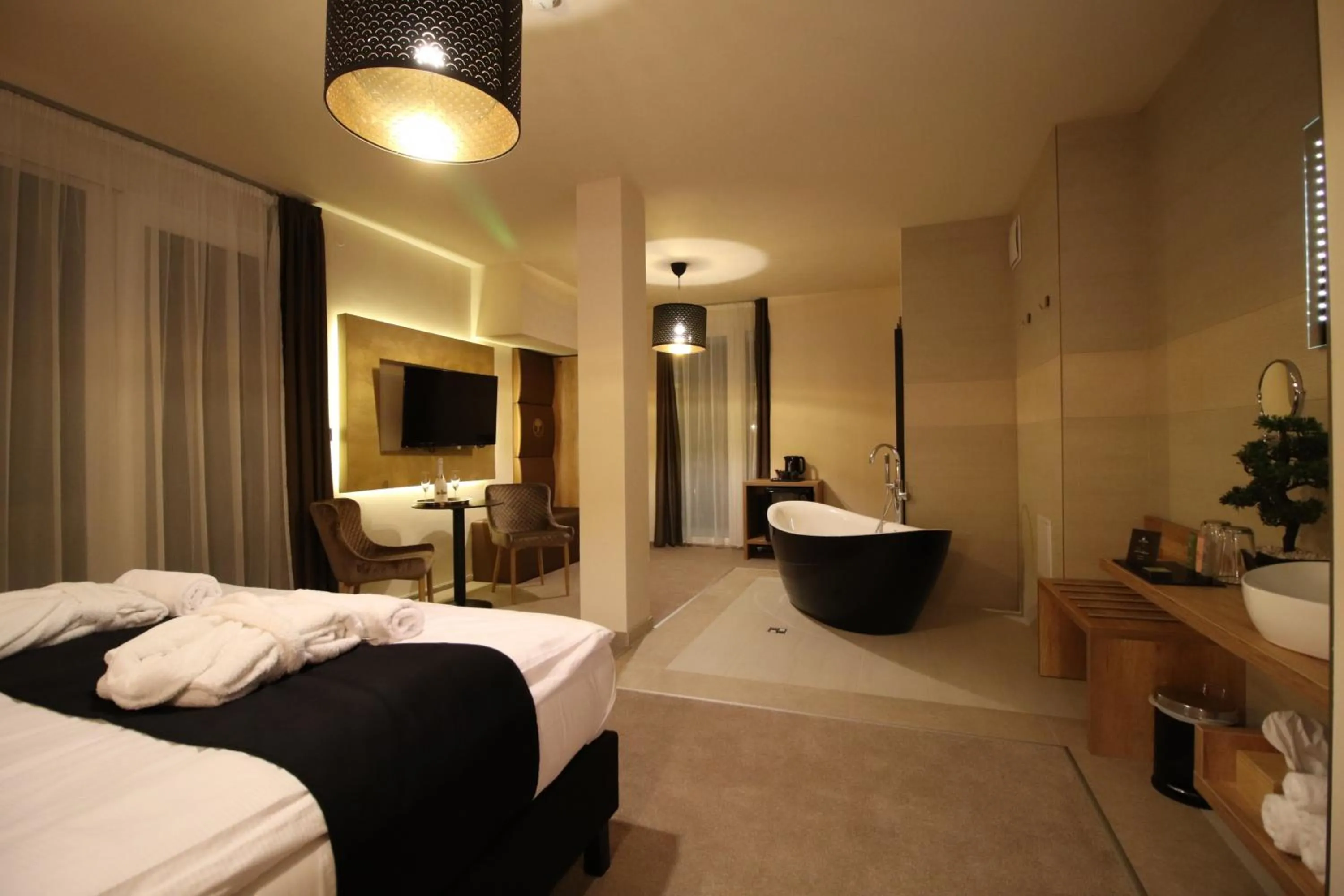 Bathroom, Bed in Baobab Suites