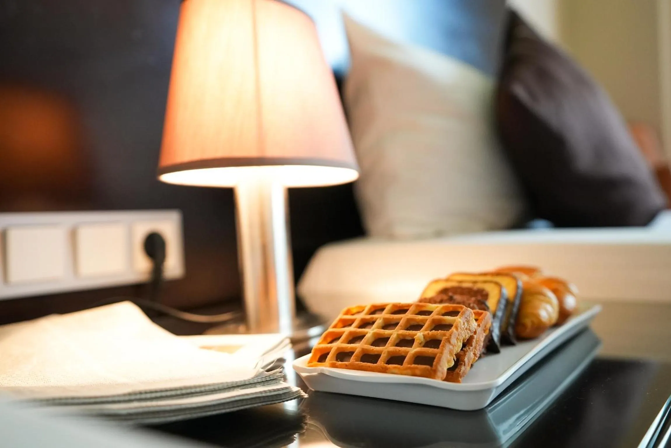 Photo of the whole room, Bed in Hotel Lumière an der Messe