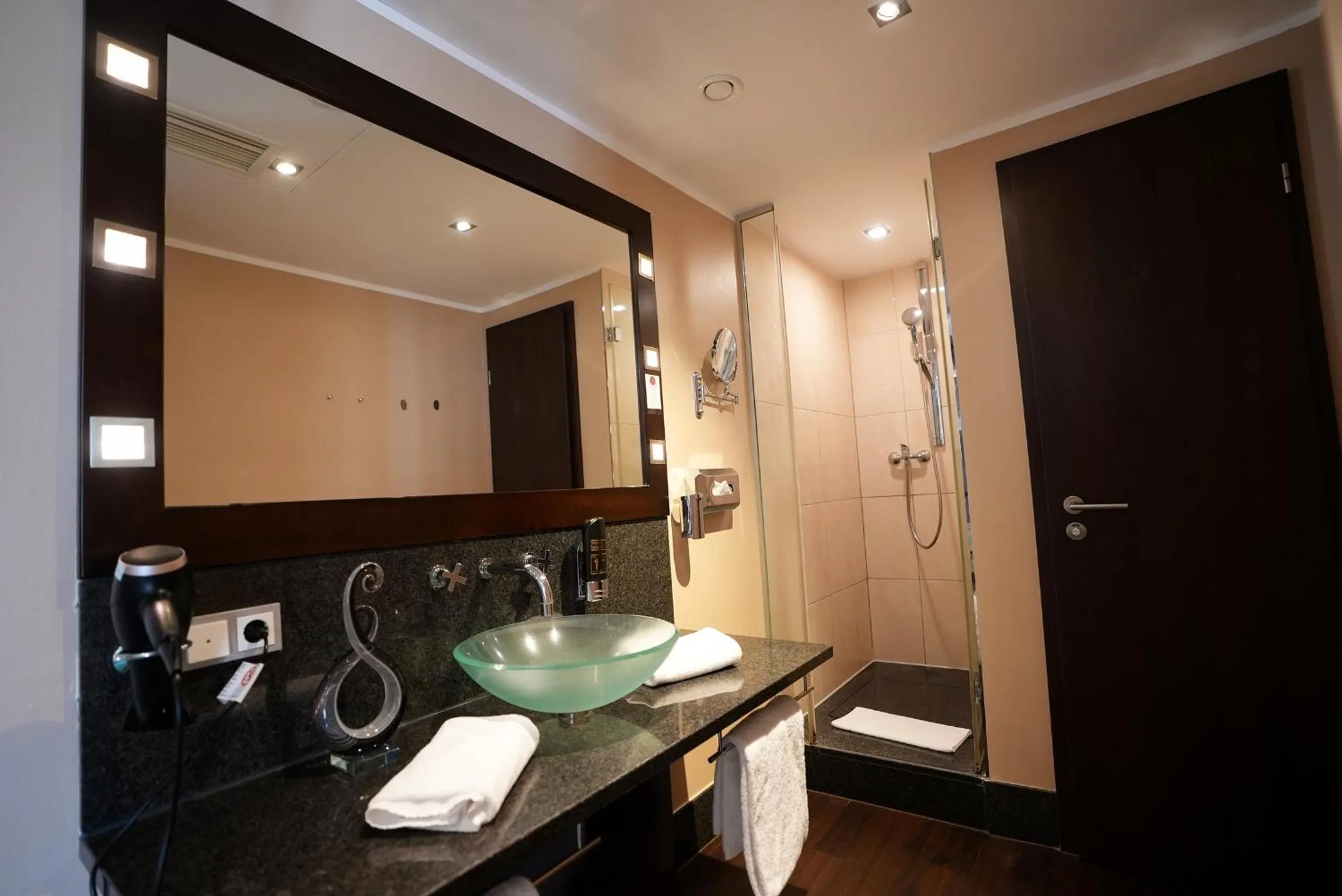 Bathroom in Hotel Lumière an der Messe