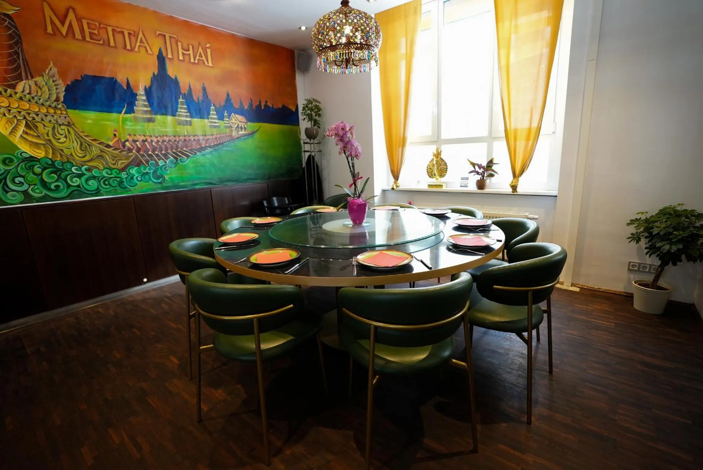 Restaurant/places to eat in Hotel Lumière an der Messe