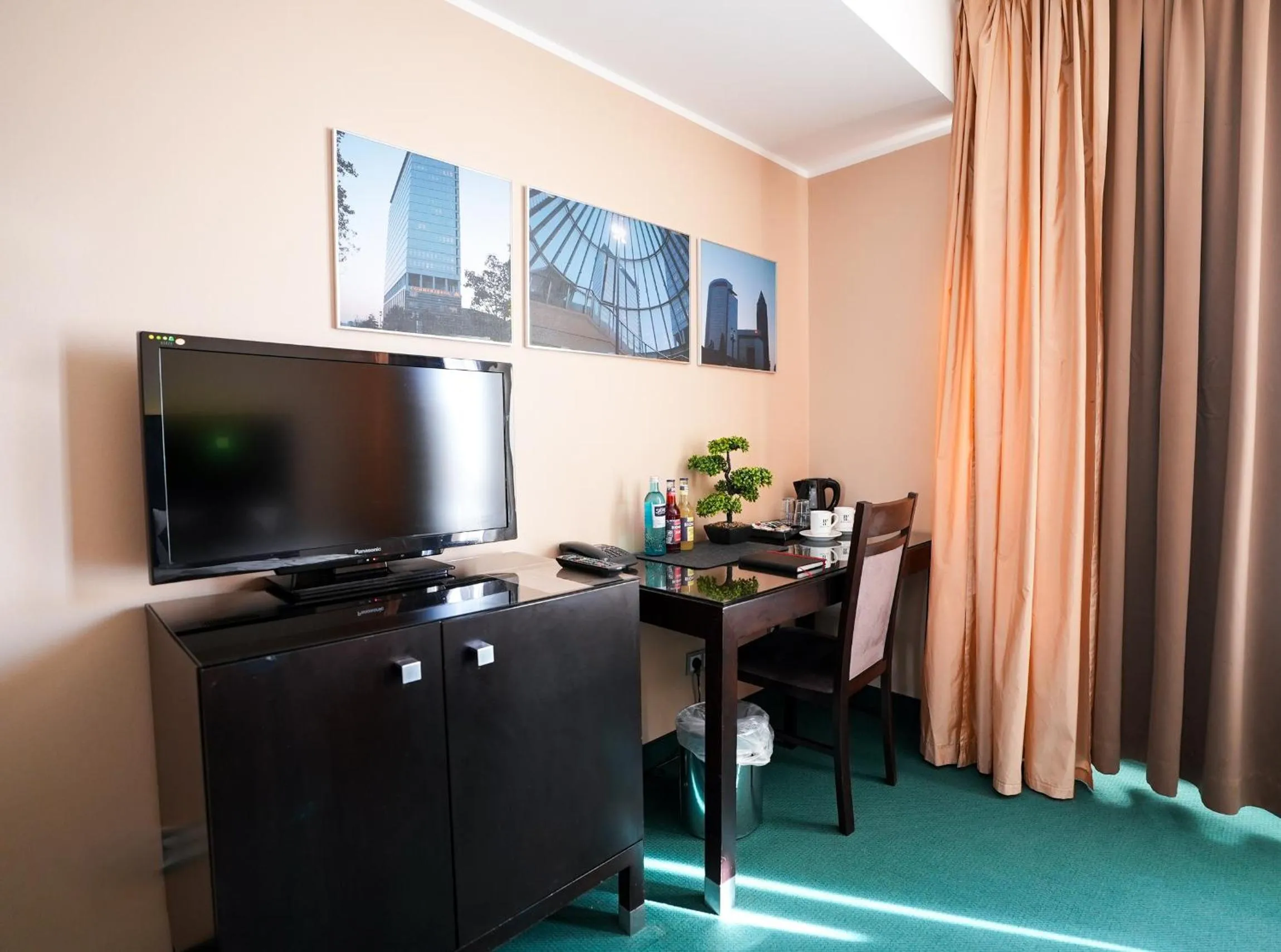 TV and multimedia in Hotel Lumière an der Messe