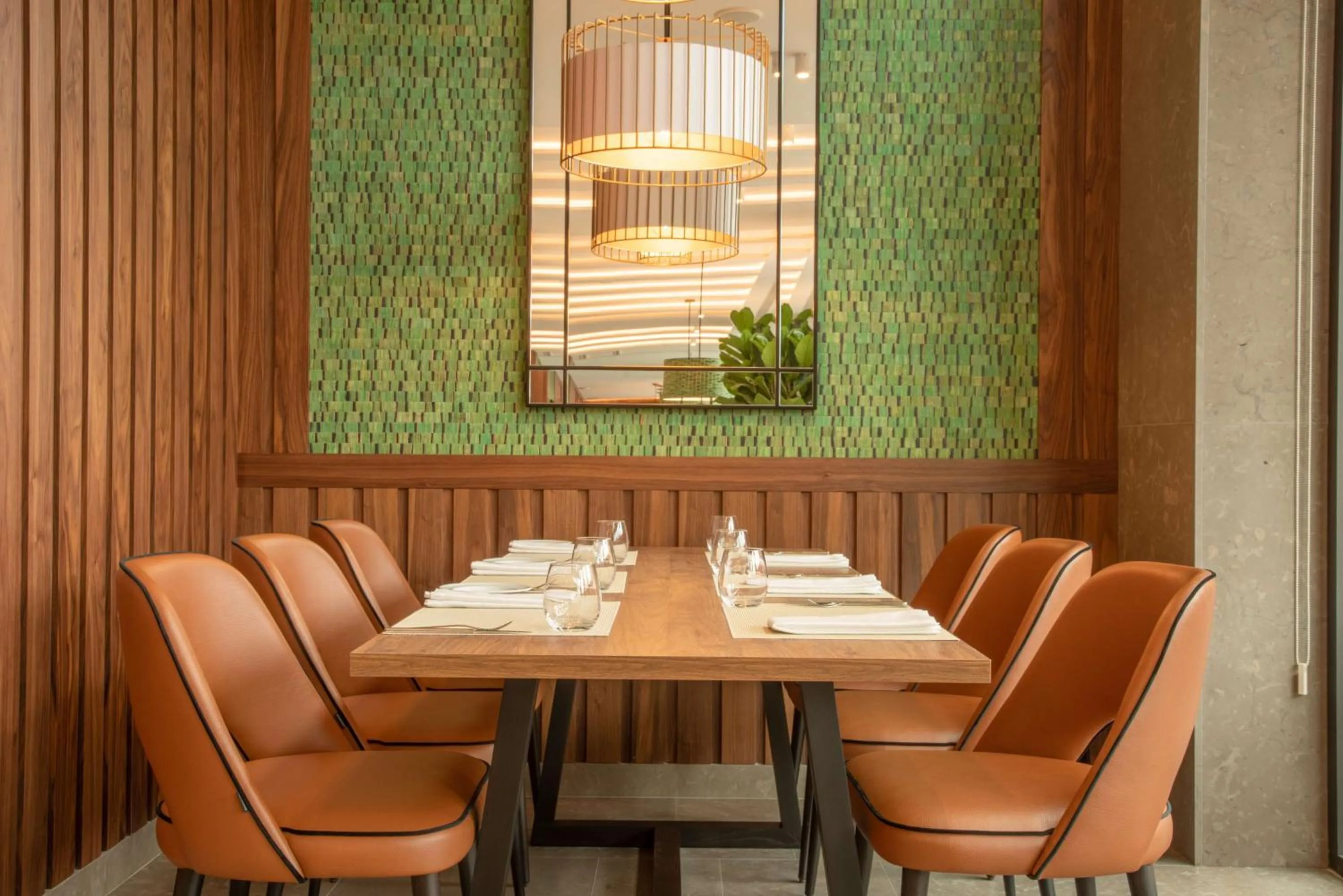 Restaurant/places to eat in NH Porto Jardim