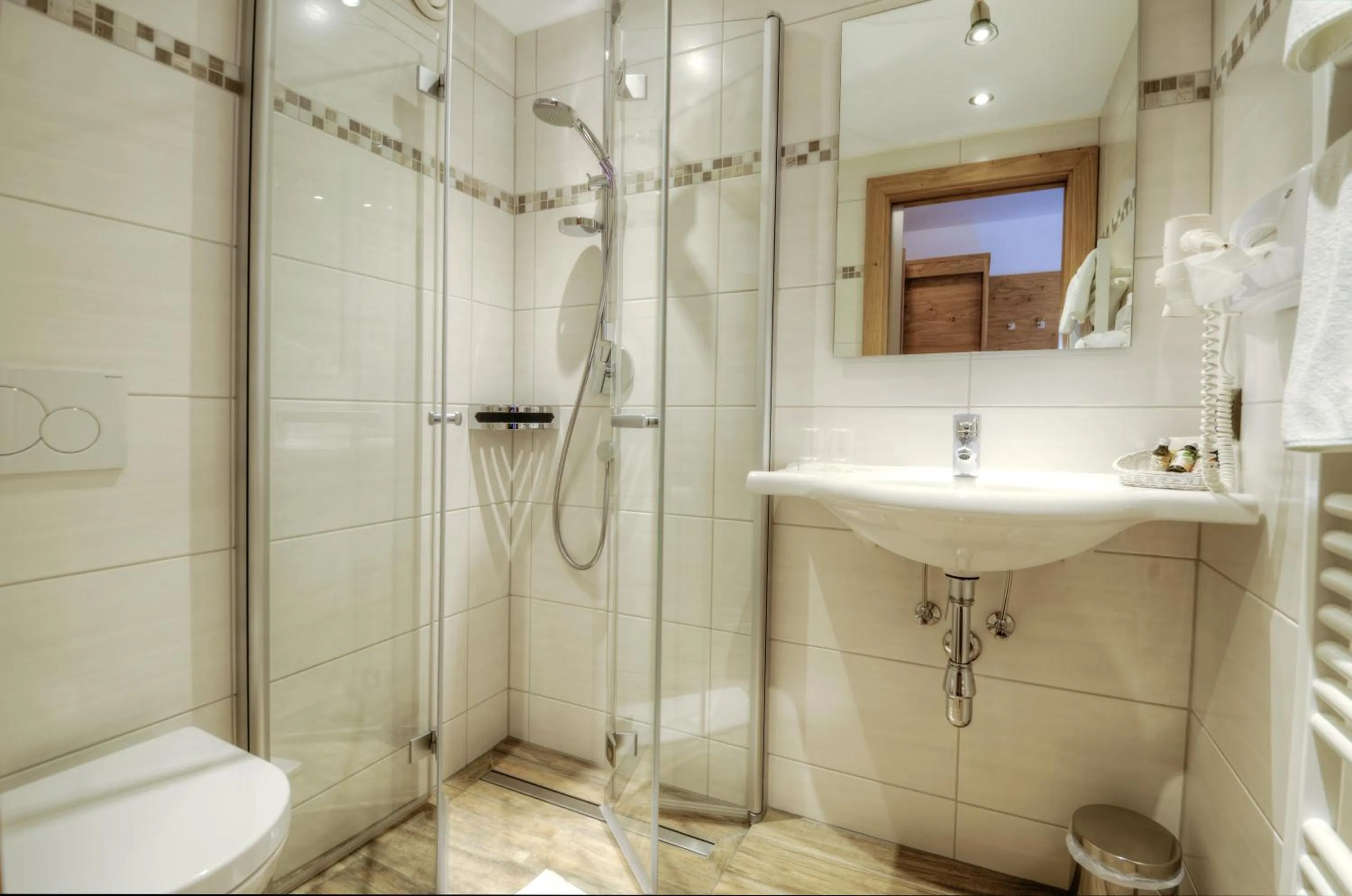 Shower in Hotel & Art Kristiana