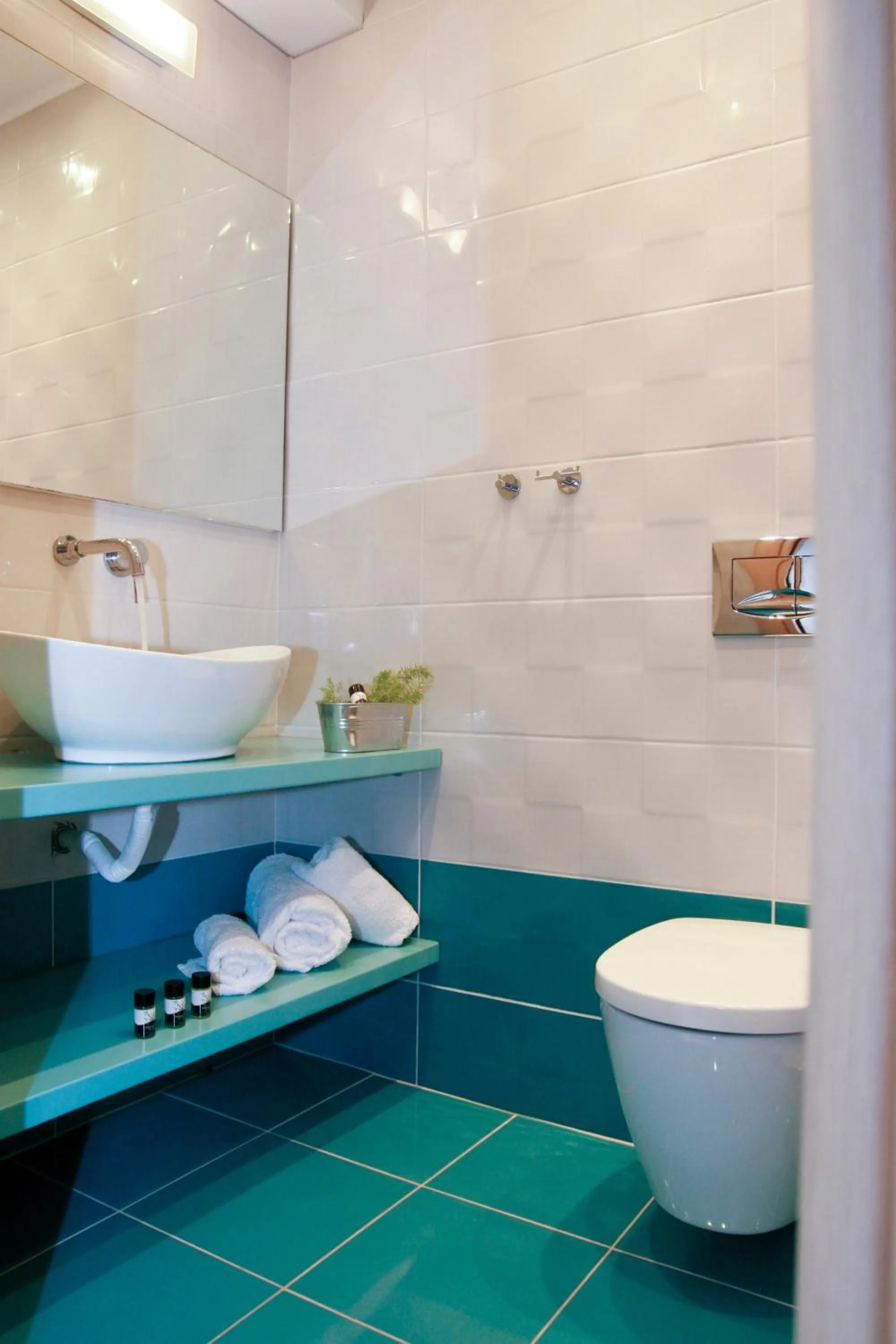 Shower in Aphrodite Studios