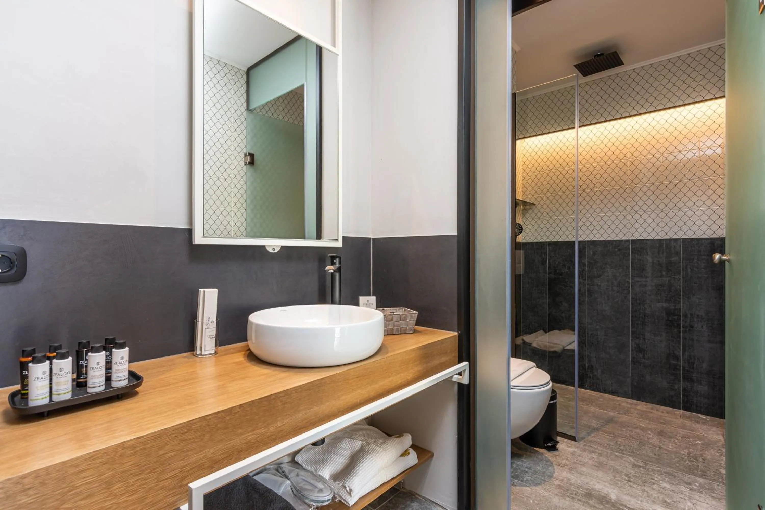 Bathroom in Onira Suite Dreams