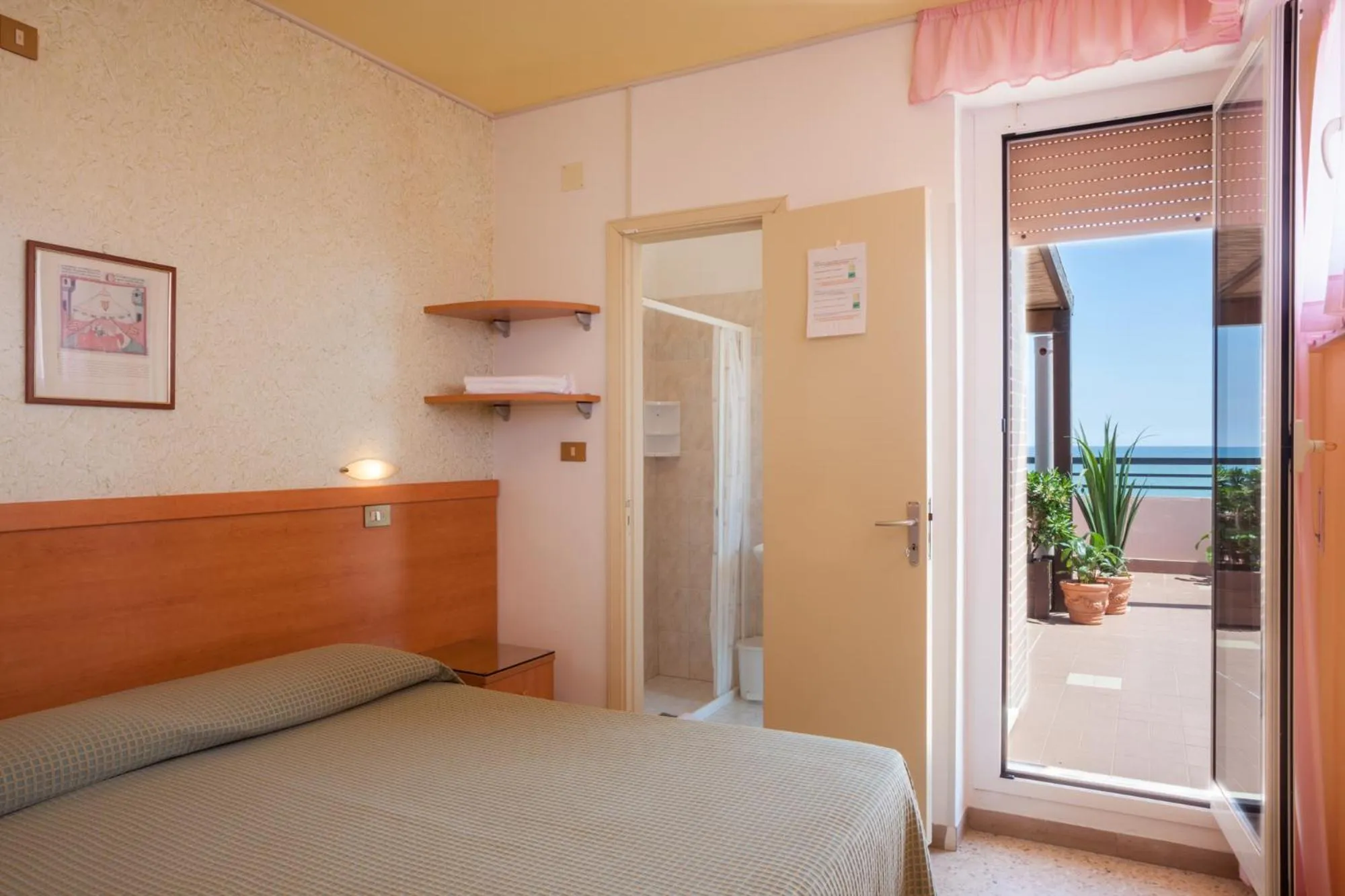 Photo of the whole room in Hotel Cristina