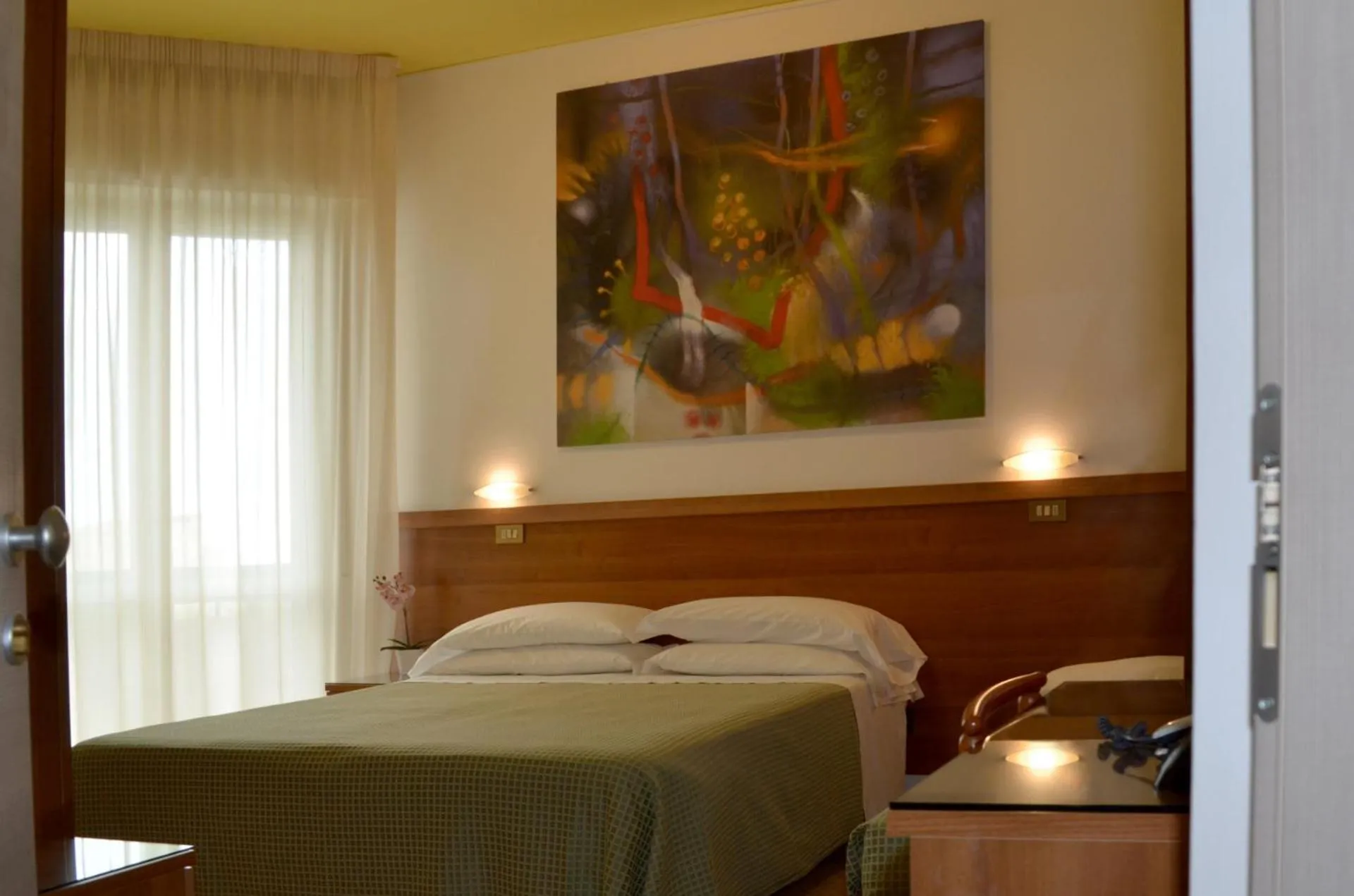 Photo of the whole room in Hotel Cristina