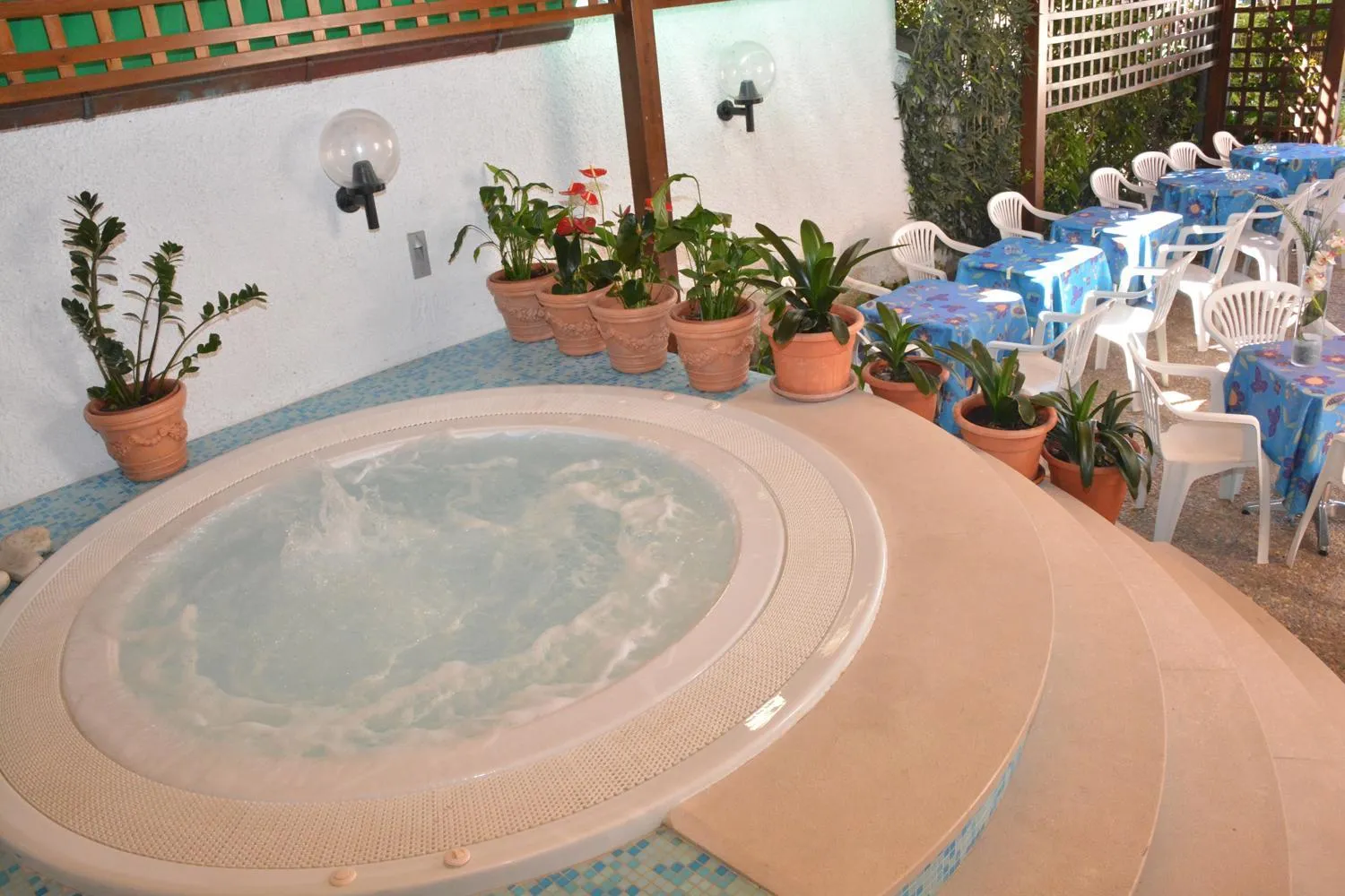 Hot Tub in Hotel Cristina