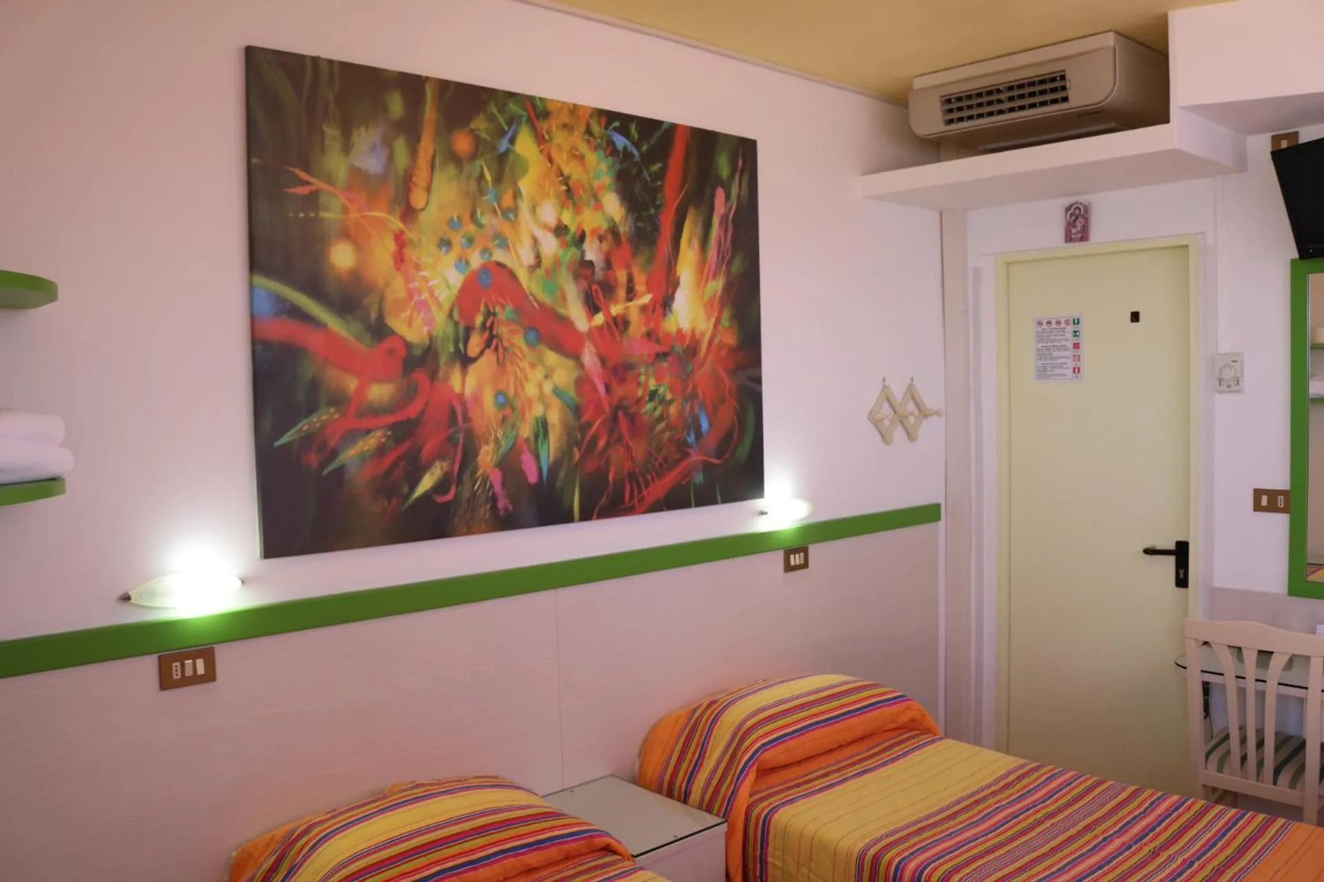 Photo of the whole room in Hotel Cristina