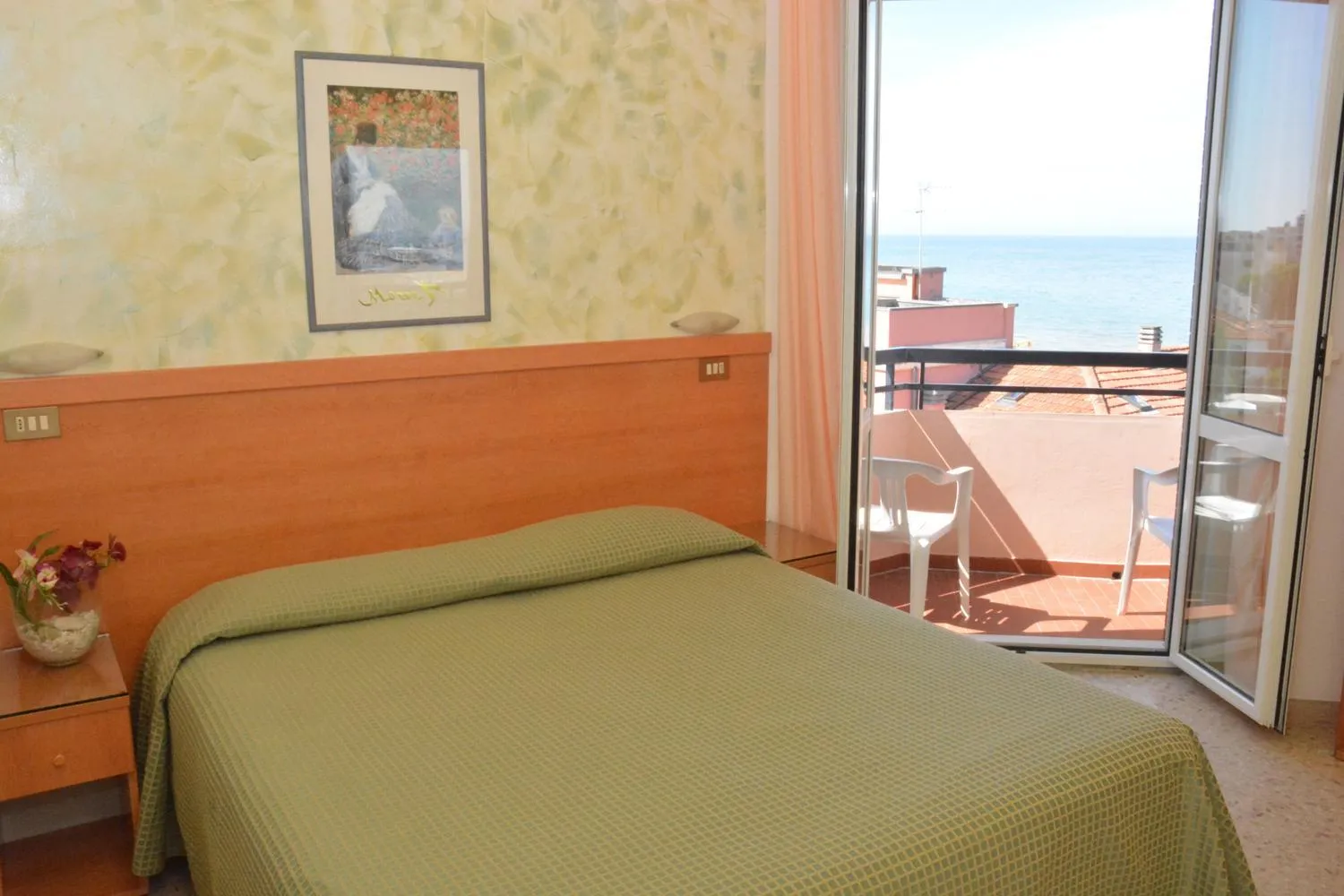 Photo of the whole room in Hotel Cristina