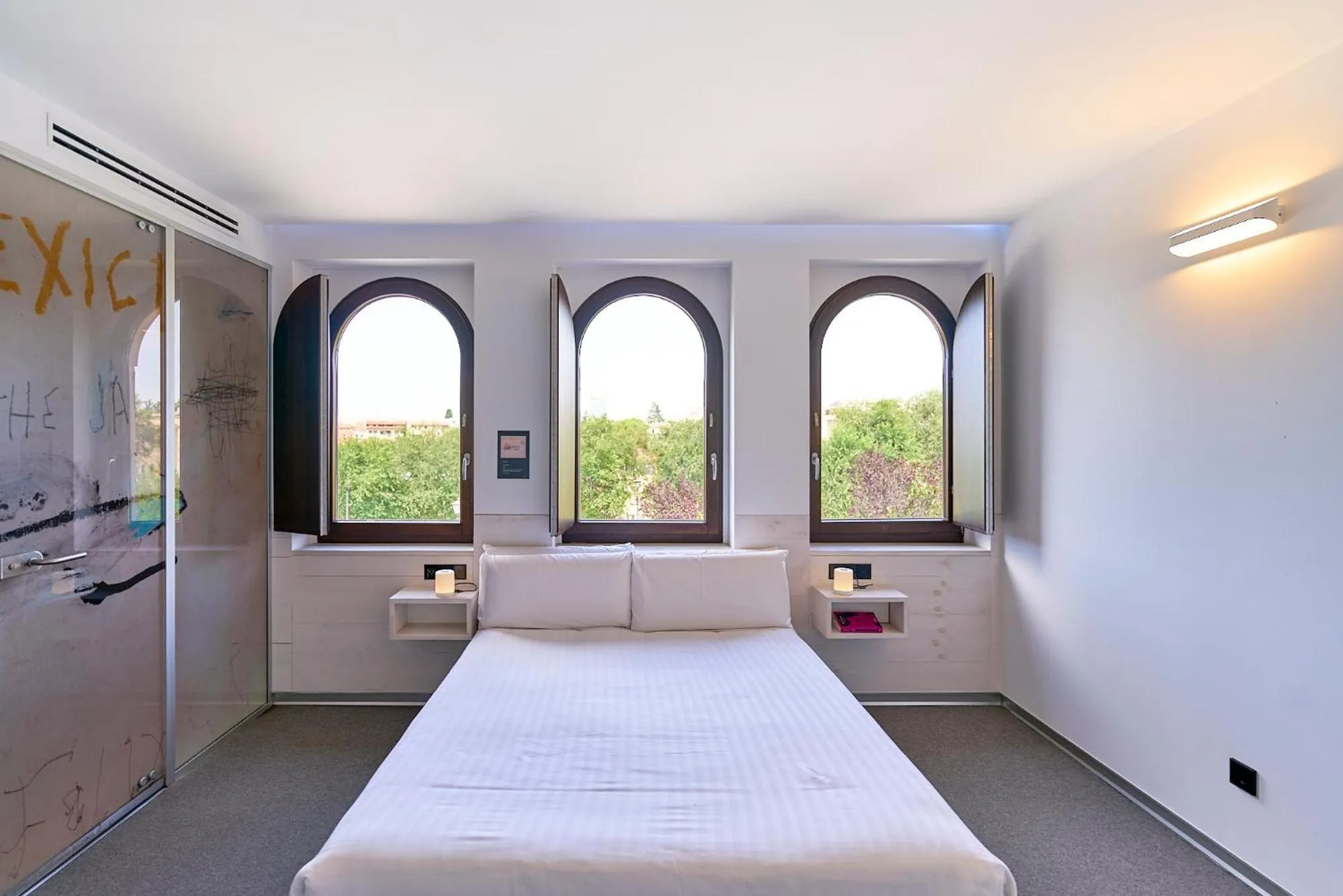 Shower, Bed in Hotel Melibea by gaiarooms