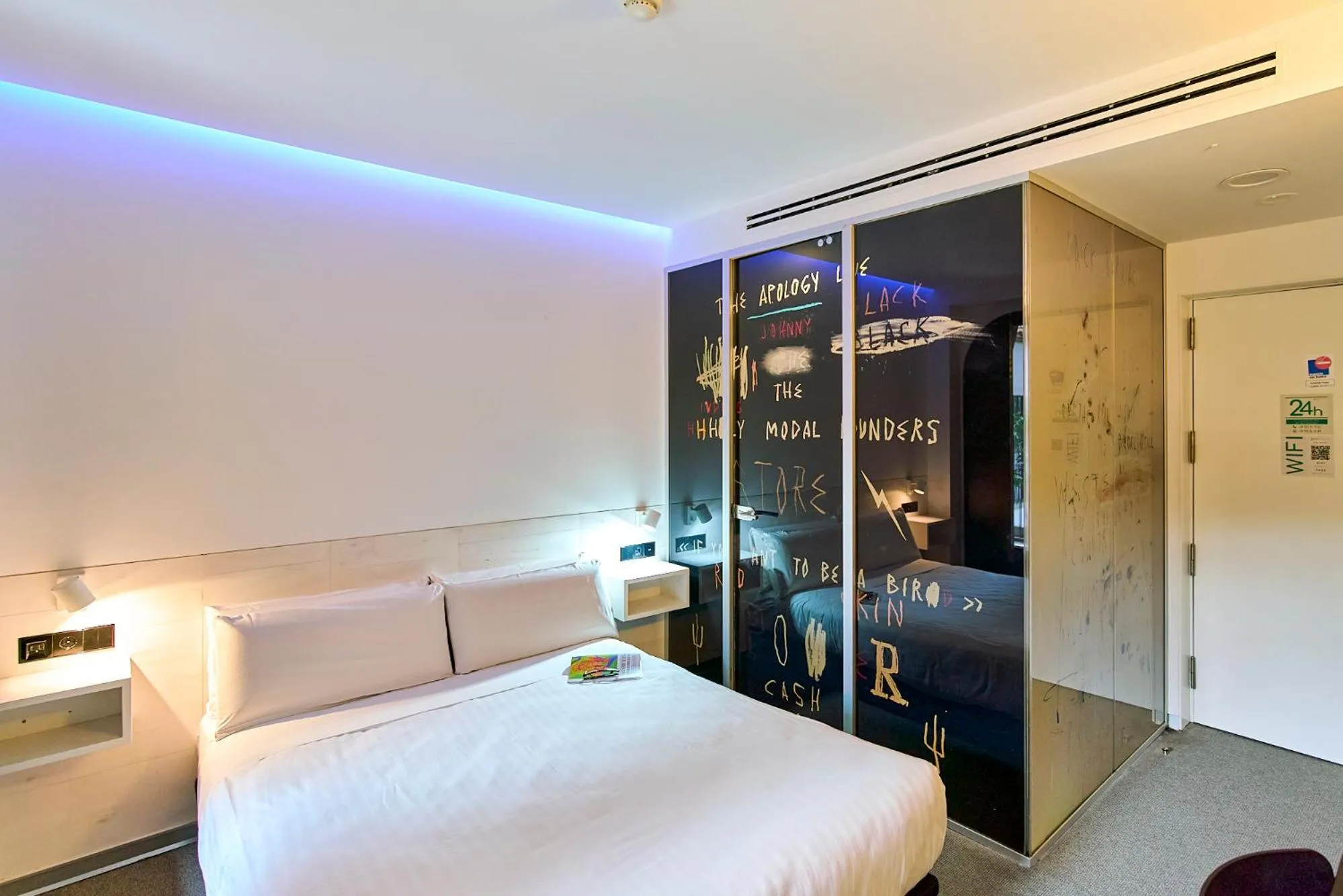 Shower, Bed in Hotel Melibea by gaiarooms