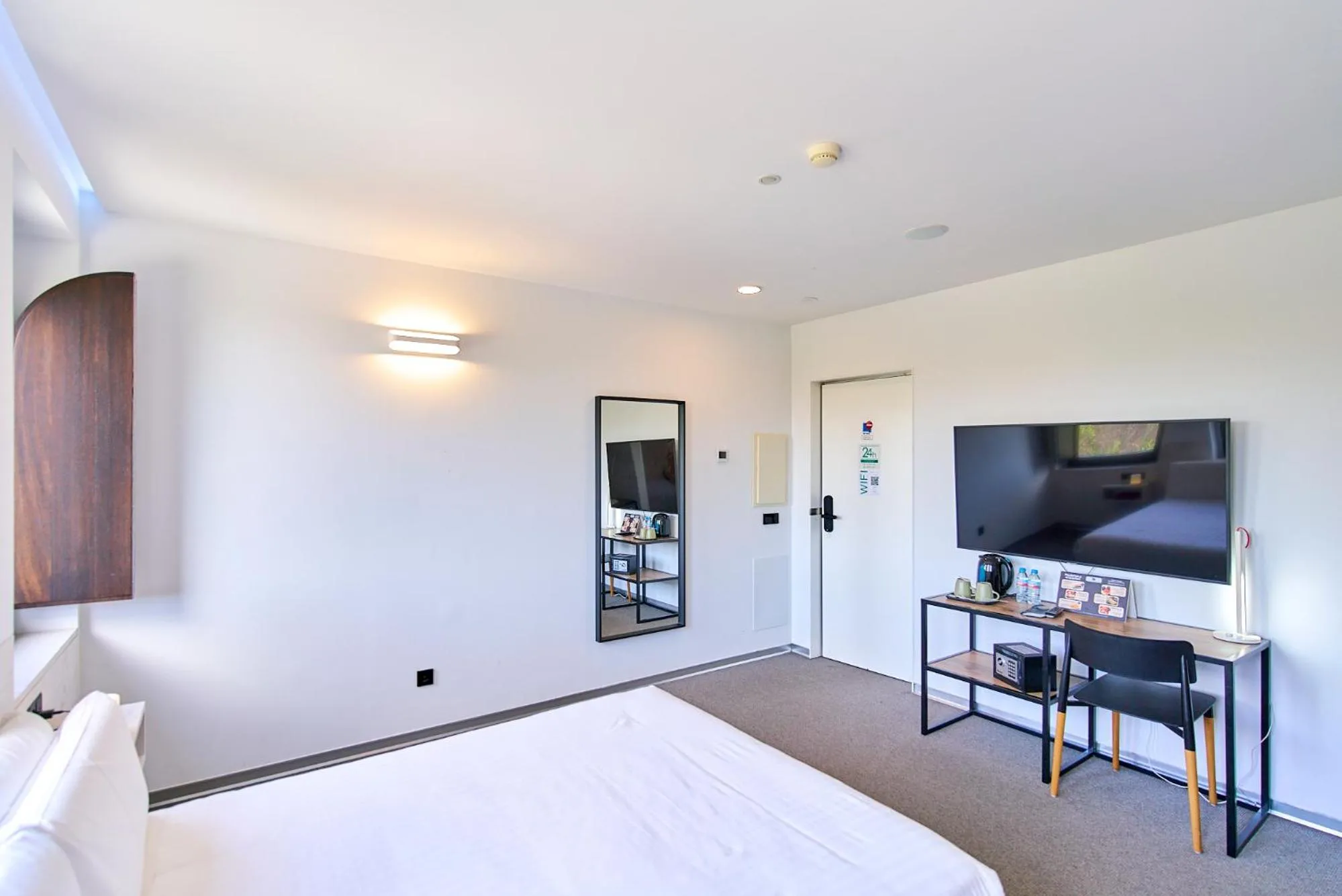 Shower, Bed in Hotel Melibea by gaiarooms