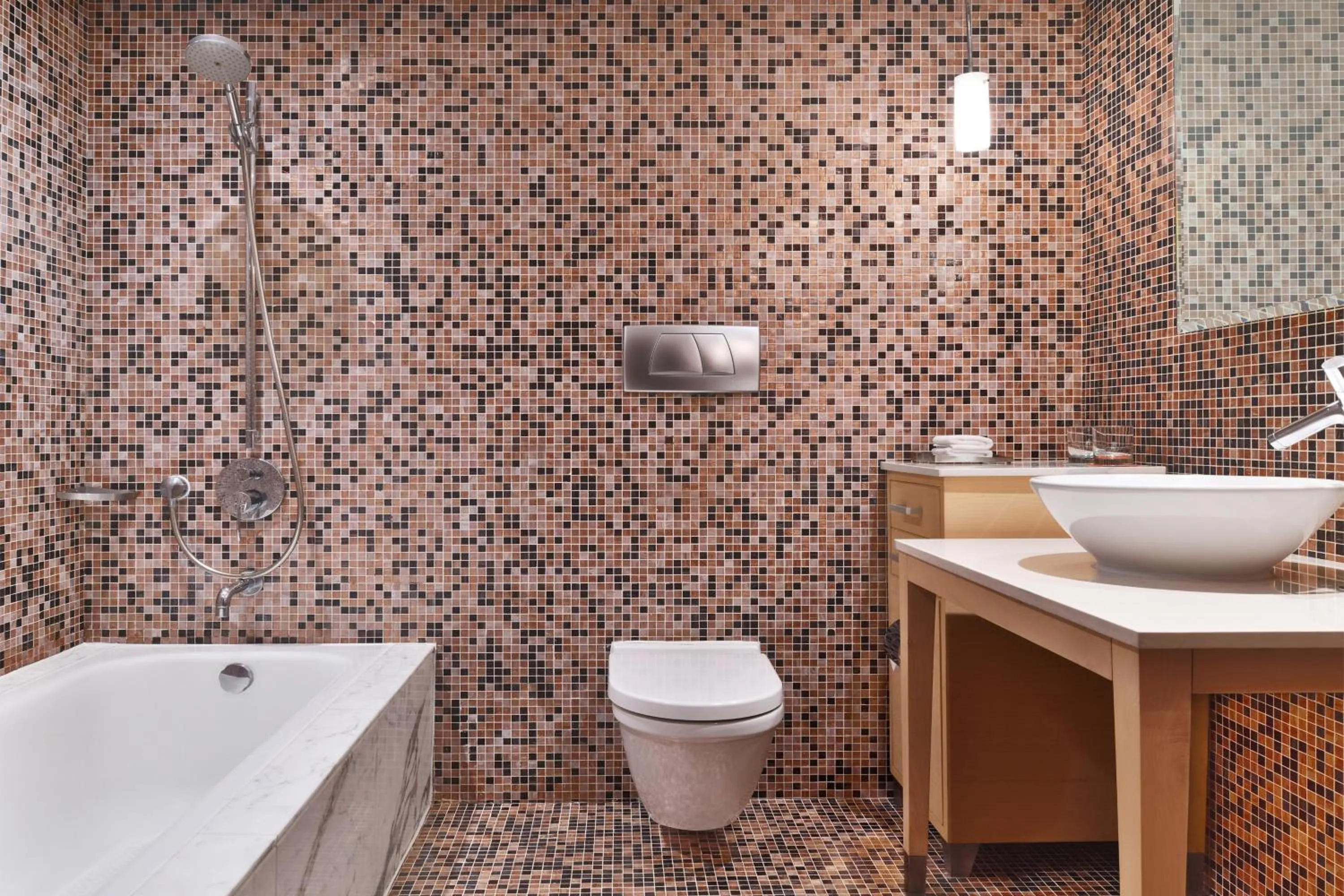 Bathroom in Le Meridien New Delhi