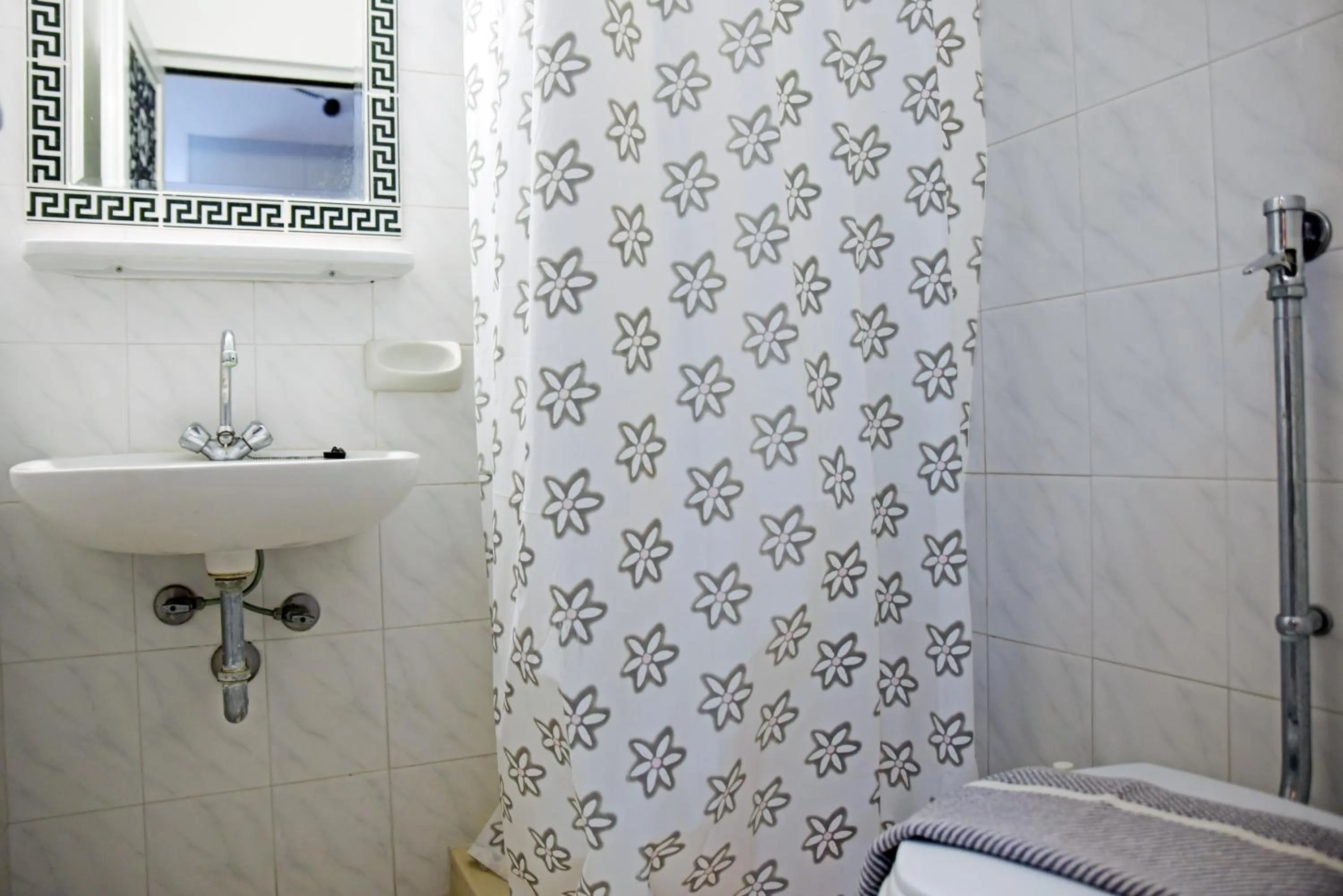 Bathroom in Falirala Central