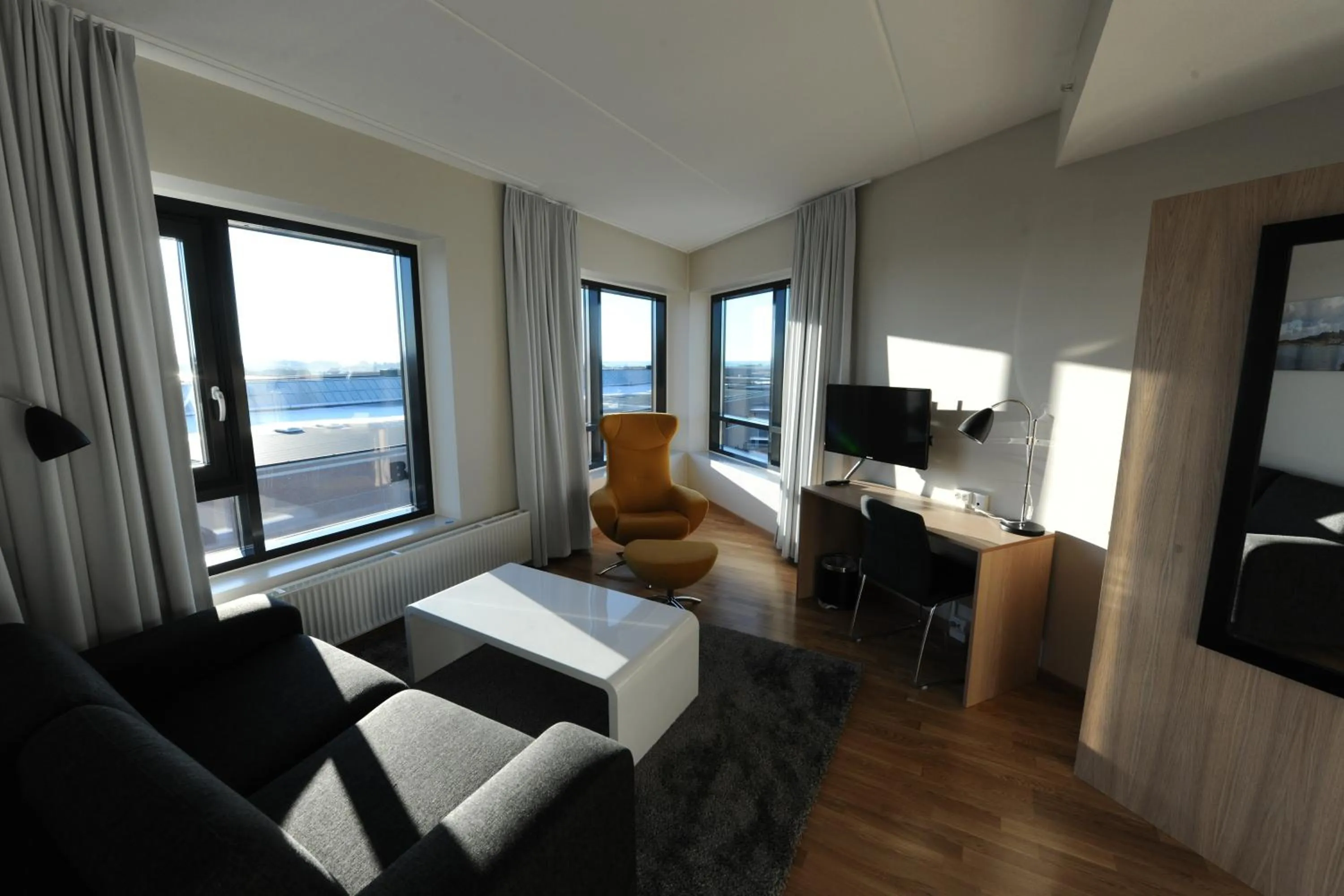 TV and multimedia, Bed in Tananger Apartment Hotel