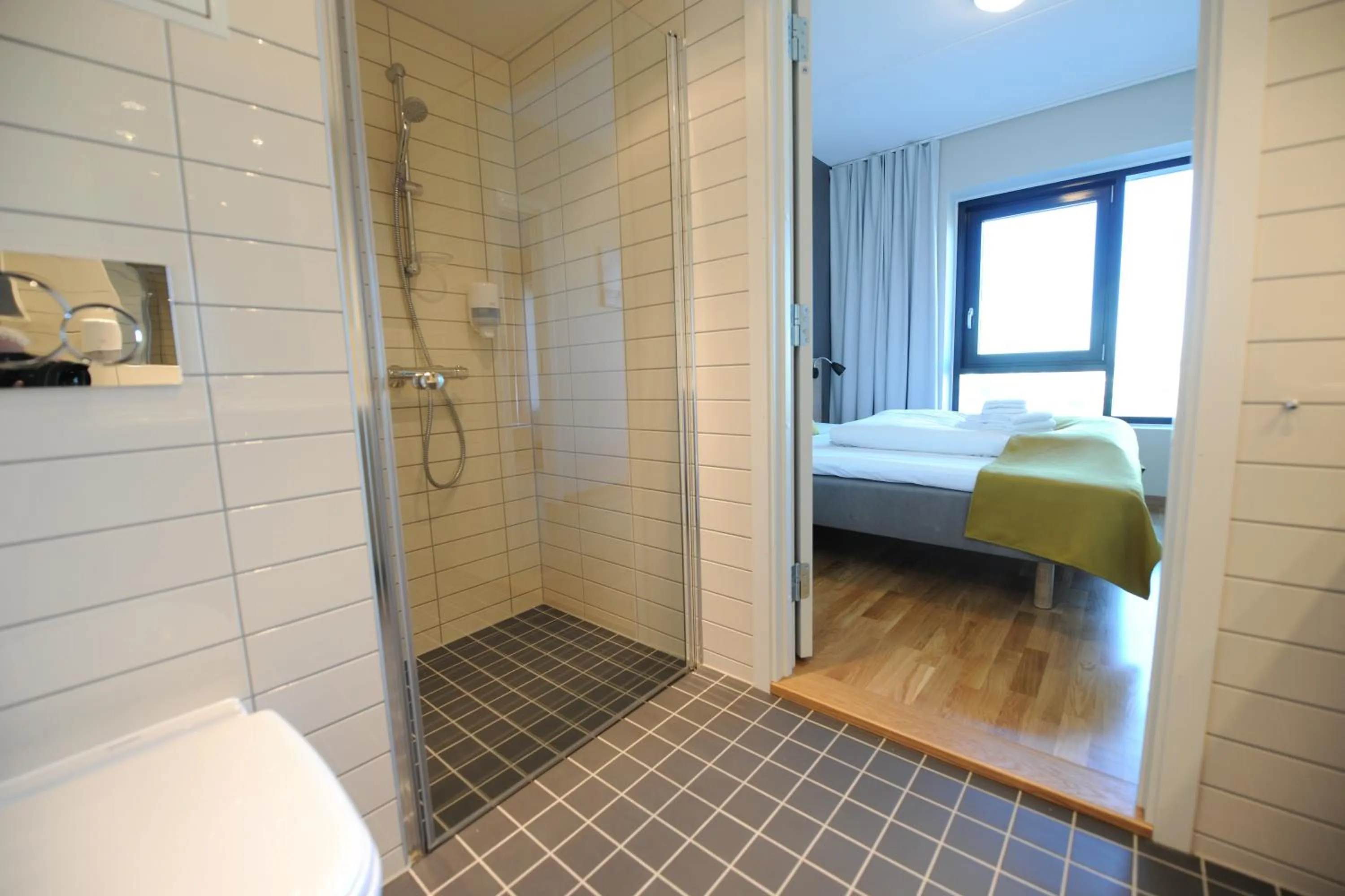 Shower, Bed in Tananger Apartment Hotel