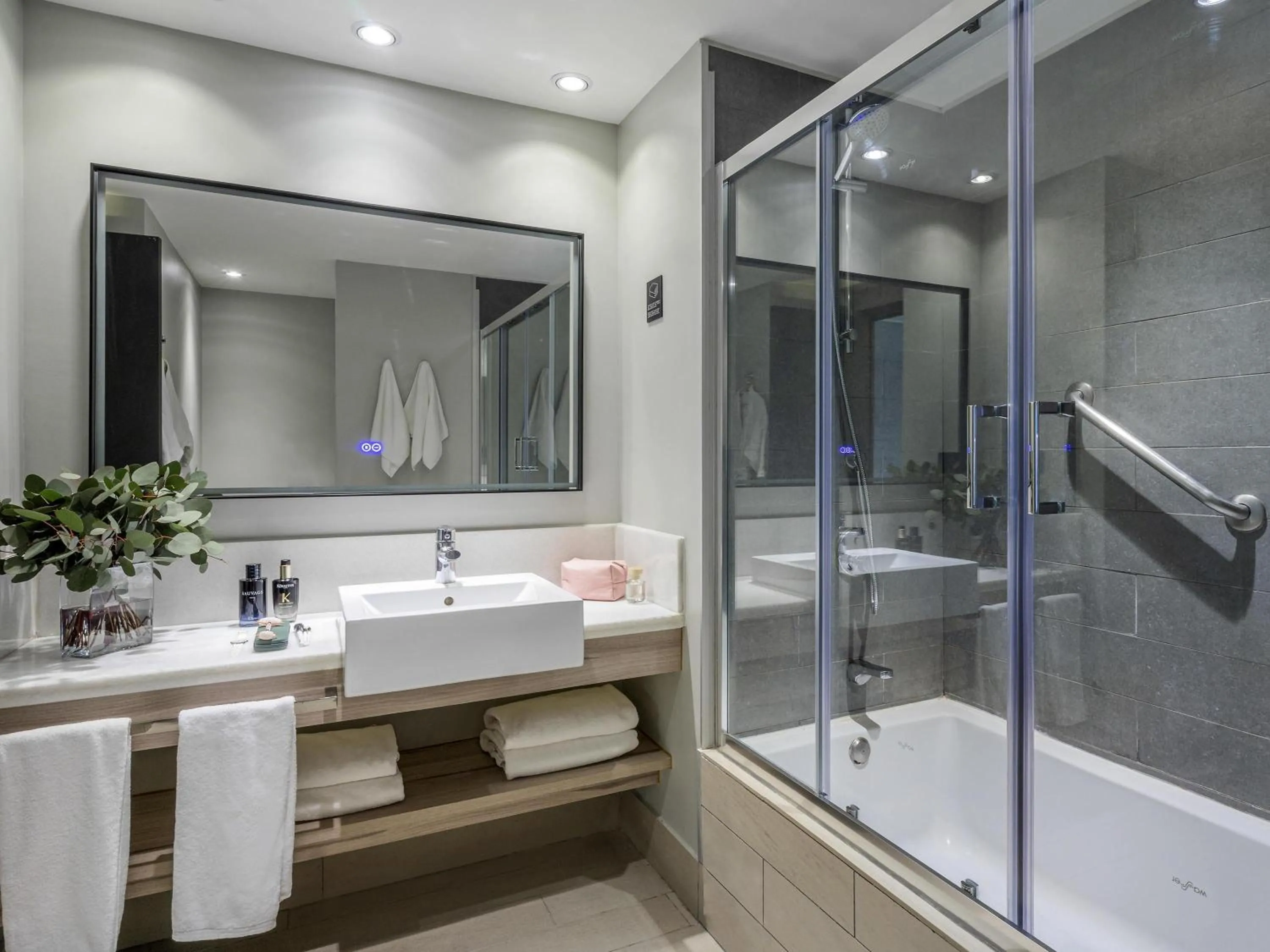 Bedroom in Pullman Santiago Vitacura