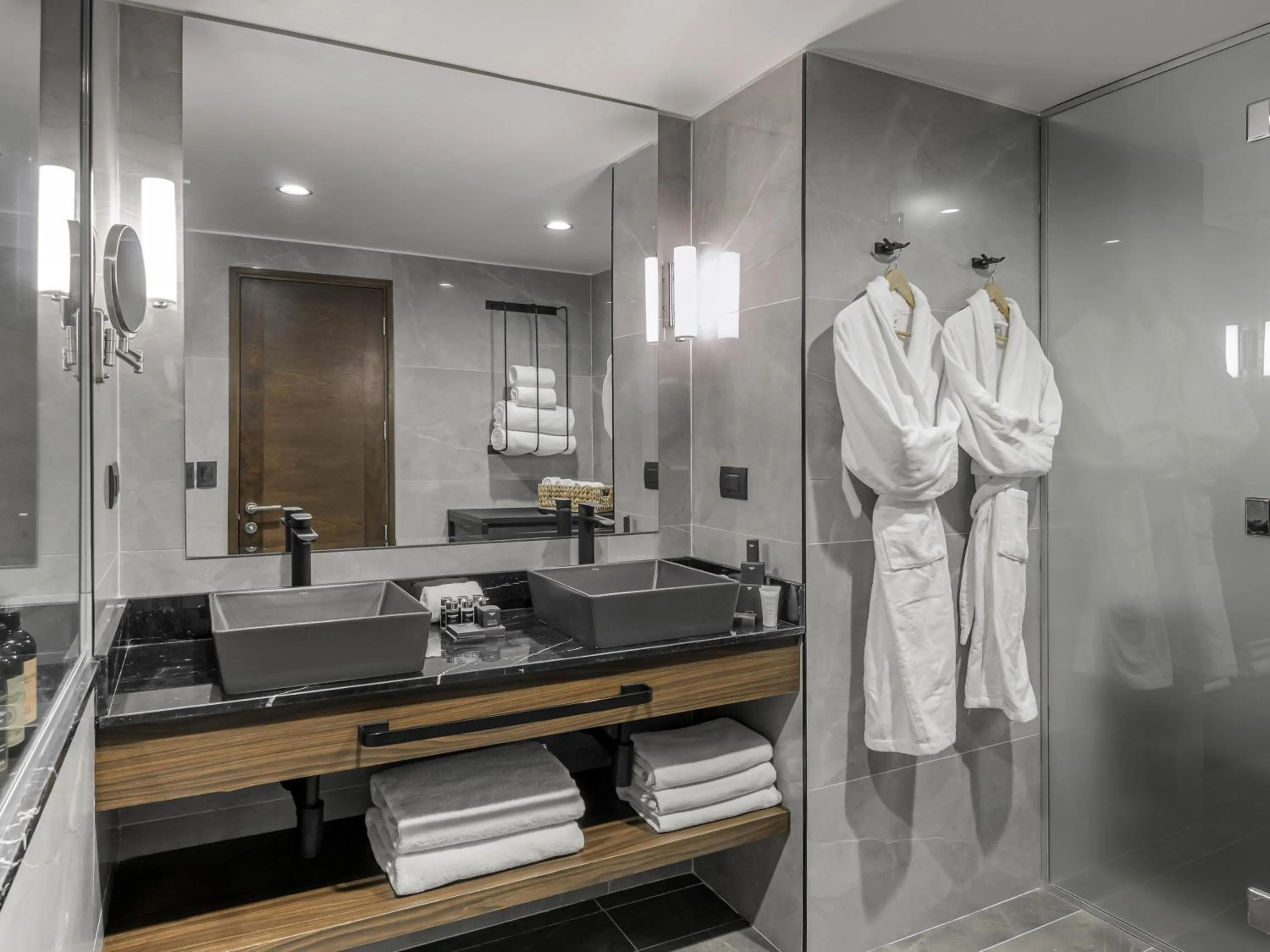 Photo of the whole room in Pullman Santiago Vitacura