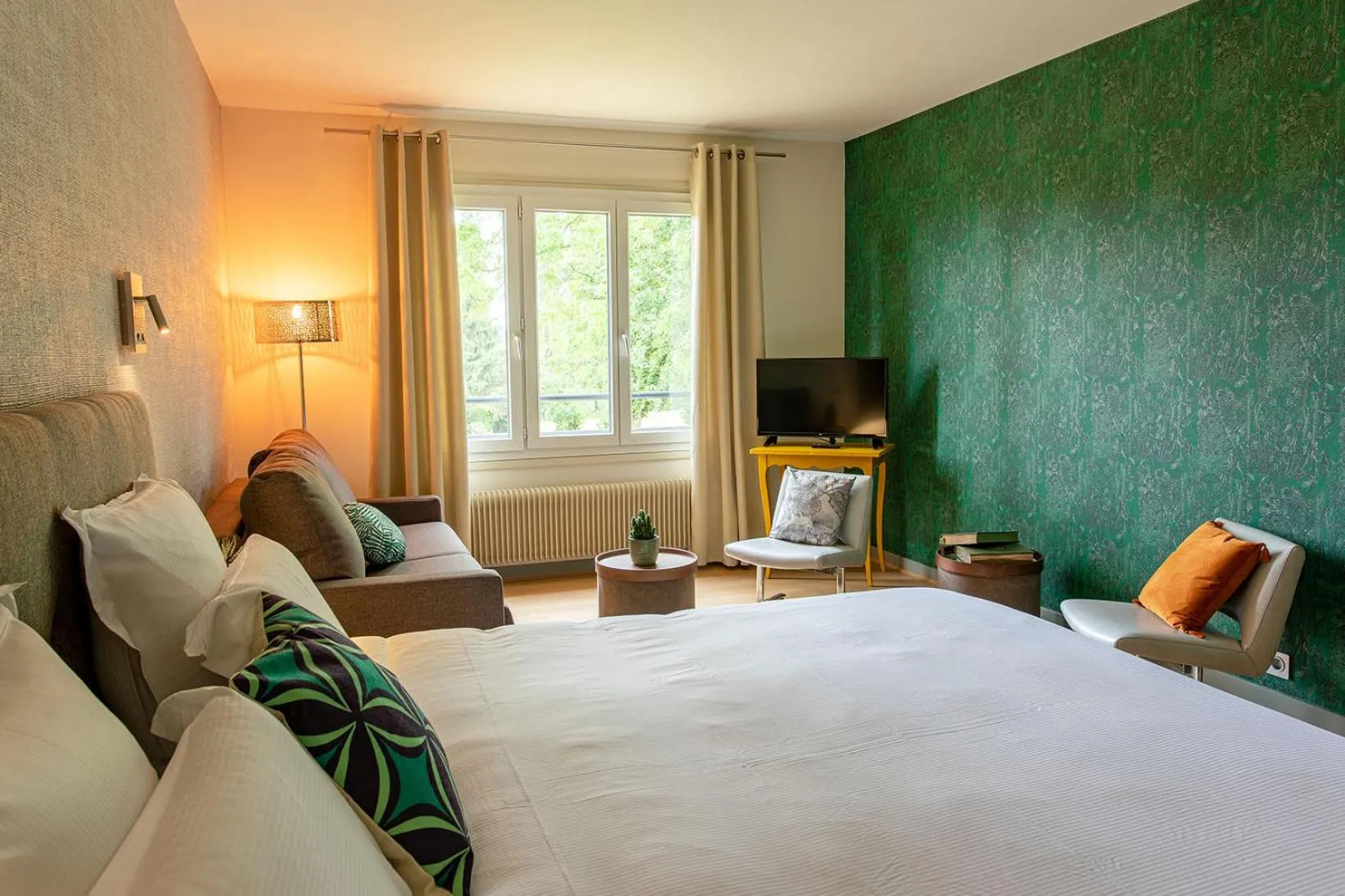 Bed in Hôtel Restaurant Gastronomique La Huchette