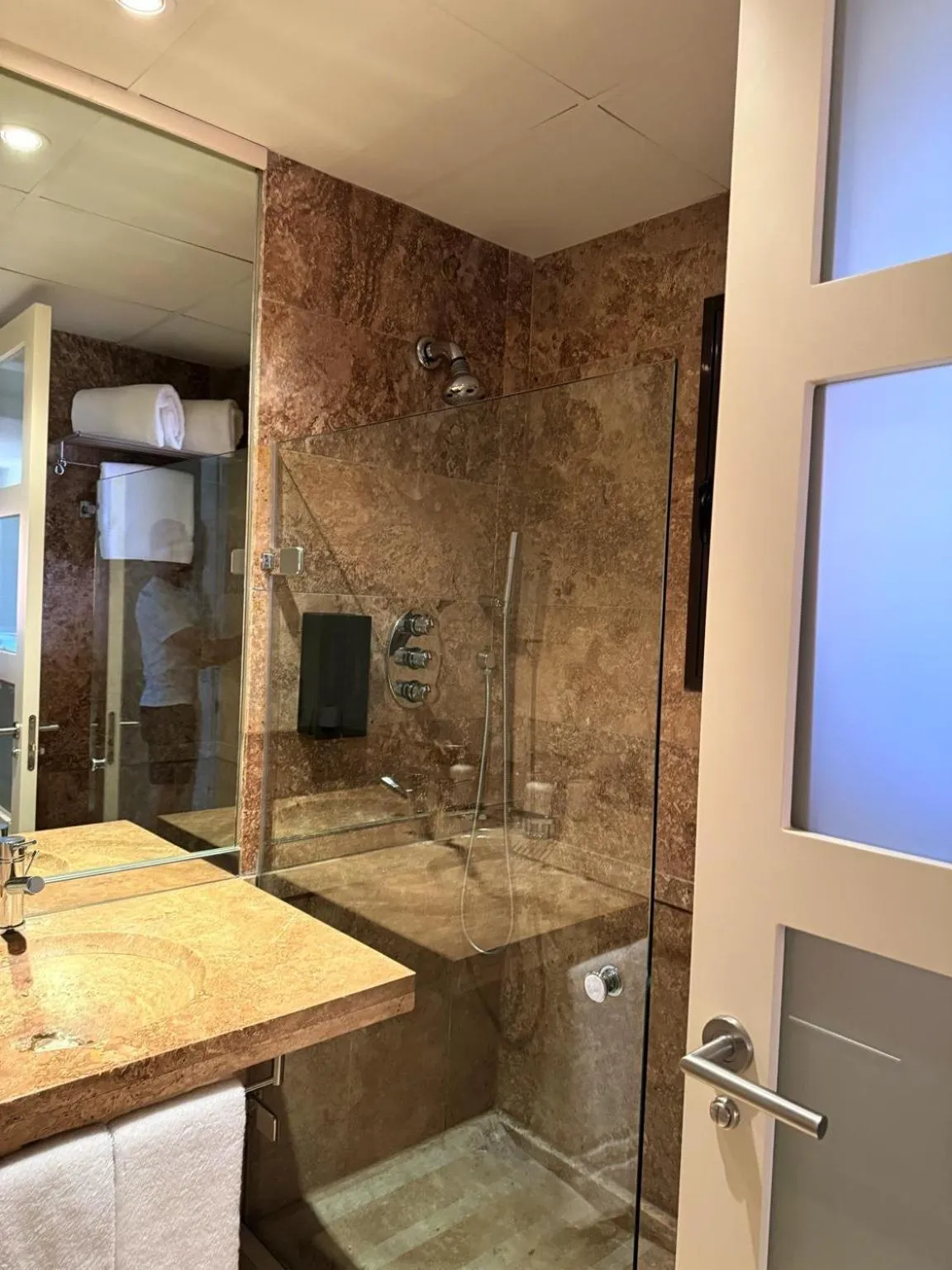 Shower in Aparthotel Novo Resort