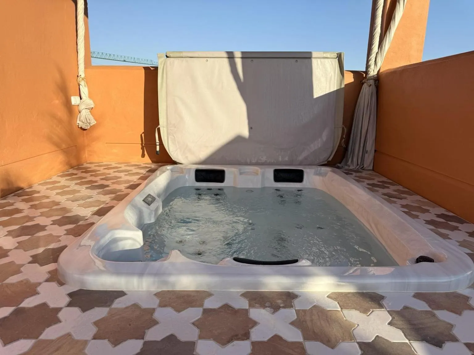 Hot Tub in Aparthotel Novo Resort