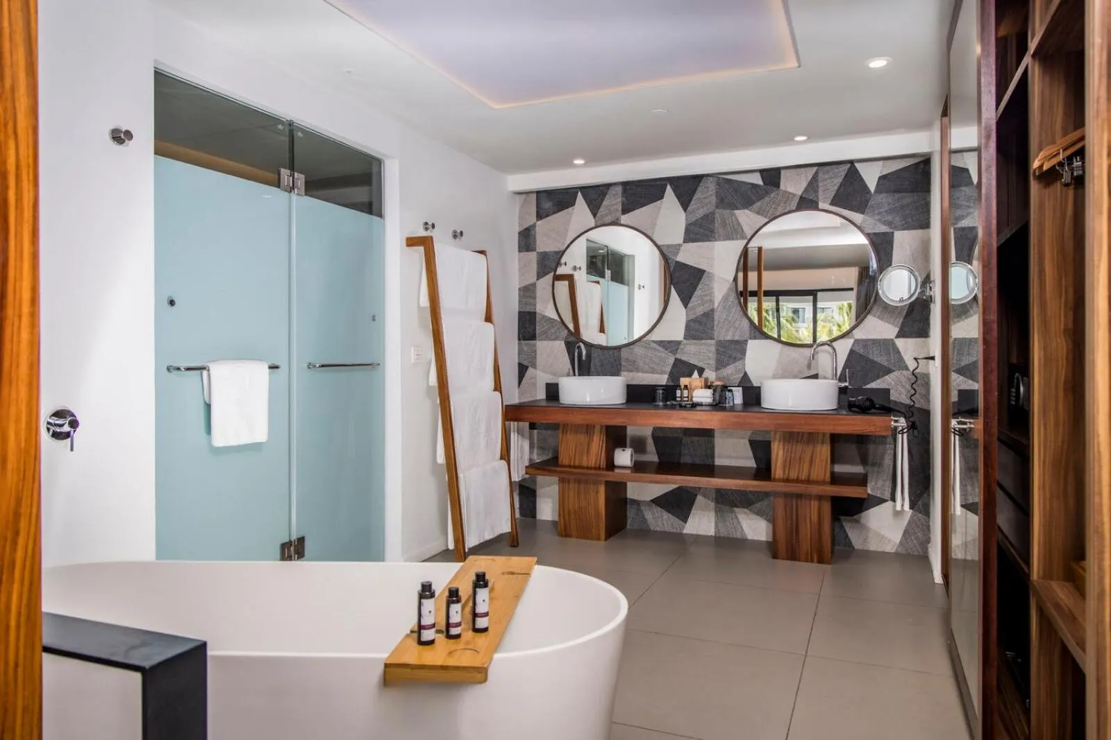 Bath in Majestic Elegance Costa Mujeres - All Inclusive