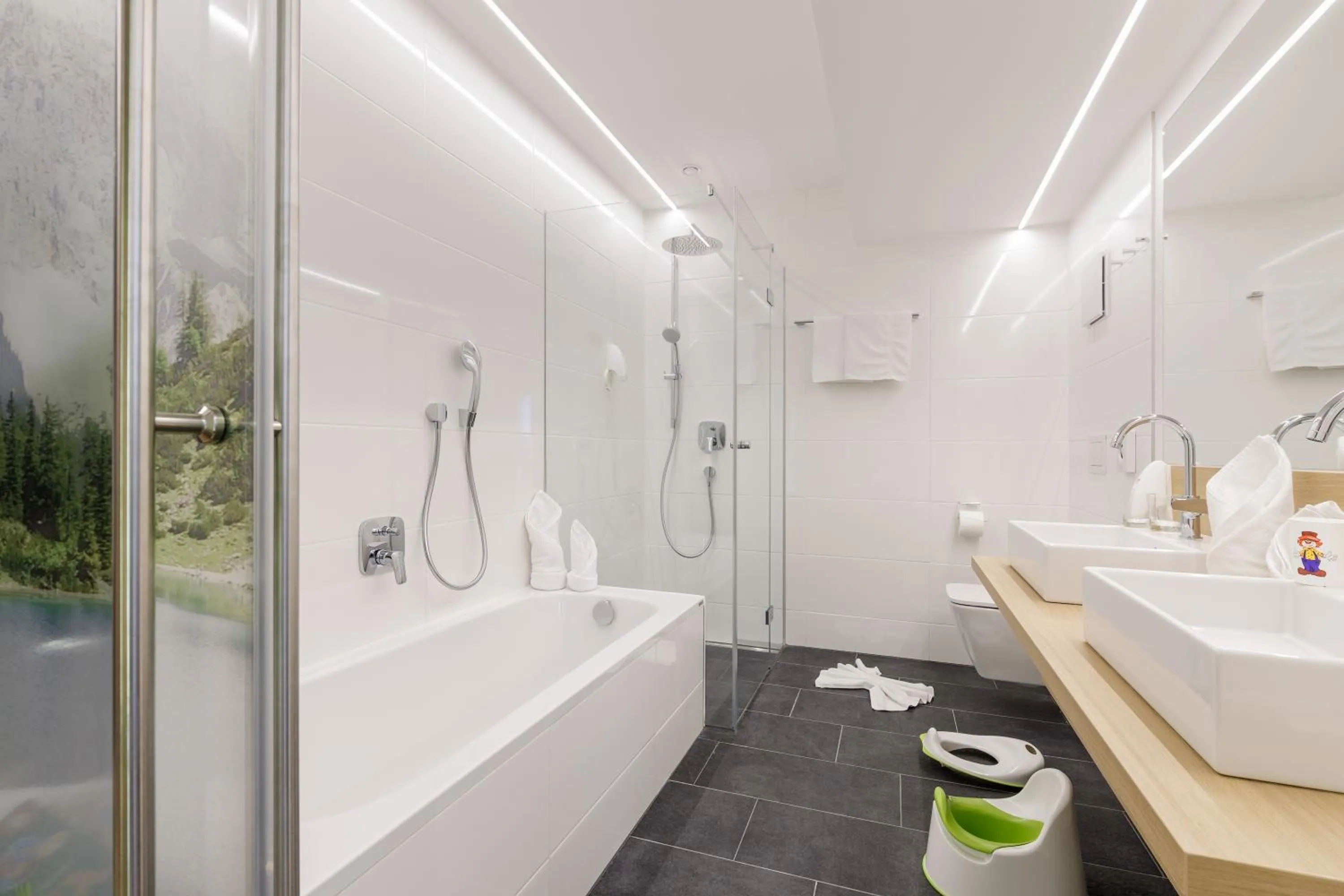 Bathroom in Familotel Kaiserhof - Families only